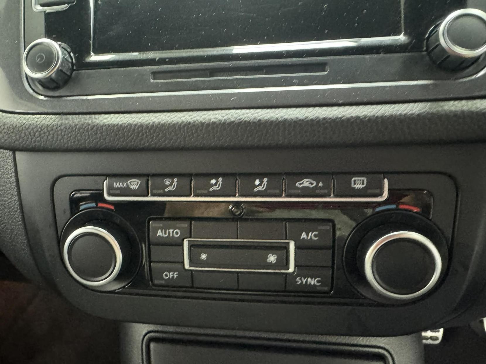 Volkswagen Tiguan 2.0 TDI BlueMotion Tech R-Line SUV 5dr Diesel Manual 4WD Euro 5 (s/s) (140 ps)