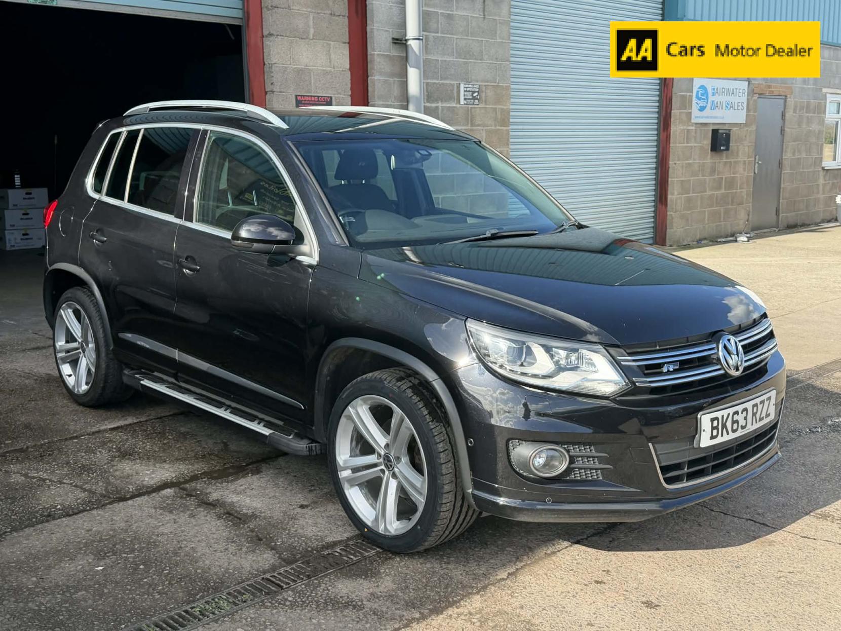 Volkswagen Tiguan 2.0 TDI BlueMotion Tech R-Line SUV 5dr Diesel Manual 4WD Euro 5 (s/s) (140 ps)