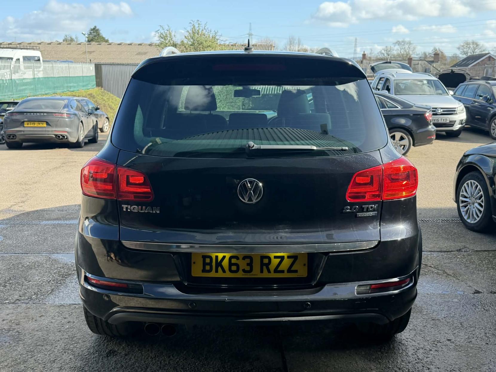 Volkswagen Tiguan 2.0 TDI BlueMotion Tech R-Line SUV 5dr Diesel Manual 4WD Euro 5 (s/s) (140 ps)