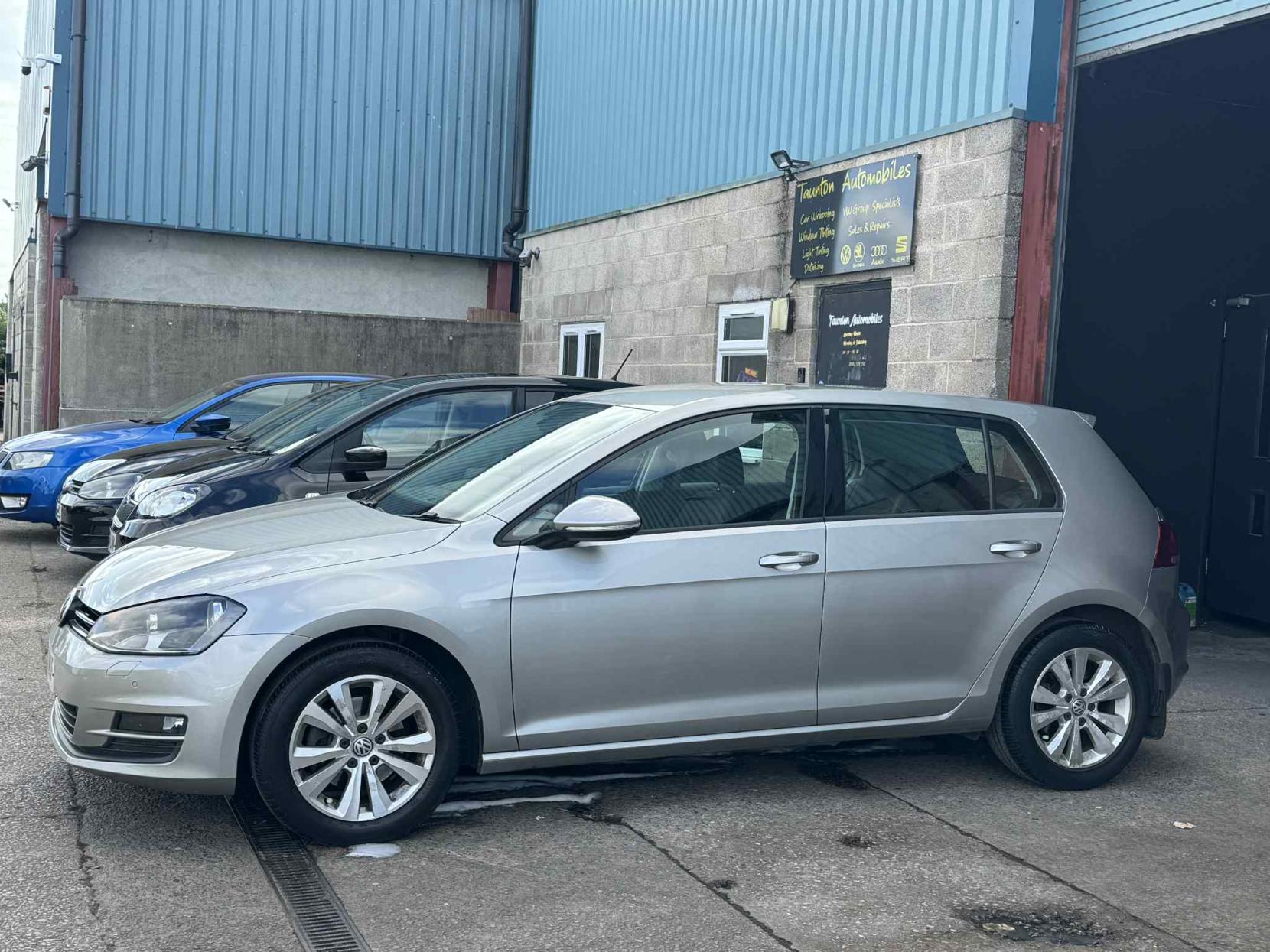 Volkswagen Golf 1.4 TSI BlueMotion Tech SE Hatchback 5dr Petrol Manual Euro 5 (s/s) (122 ps)