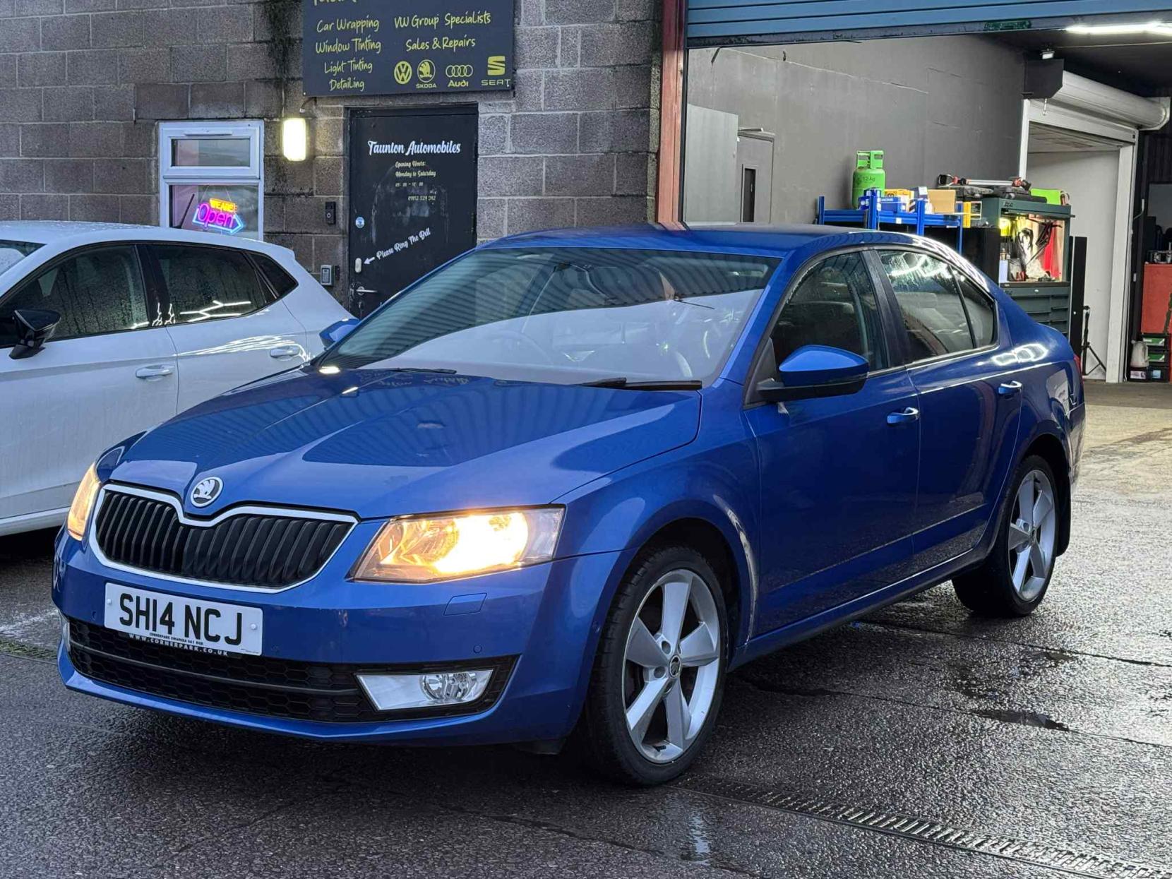 Skoda Octavia 1.4 TSI Elegance Hatchback 5dr Petrol Manual Euro 5 (s/s) (140 ps)