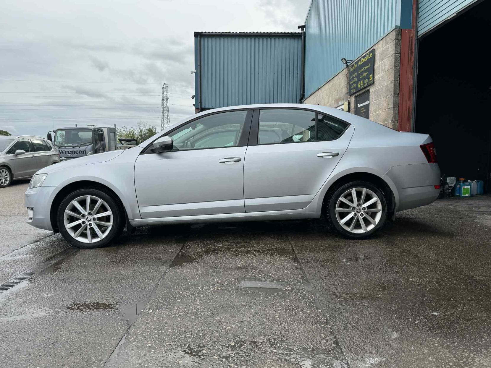 Skoda Octavia 1.4 TSI Elegance Hatchback 5dr Petrol Manual Euro 5 (s/s) (140 ps)