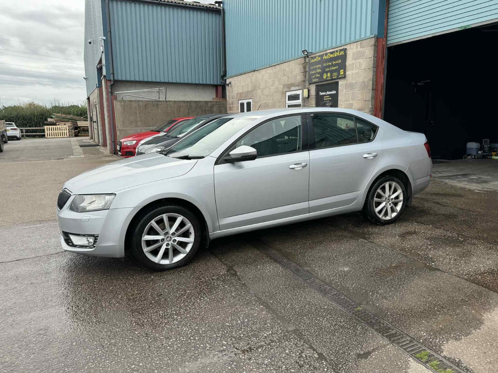 Skoda Octavia 1.4 TSI Elegance Hatchback 5dr Petrol Manual Euro 5 (s/s) (140 ps)