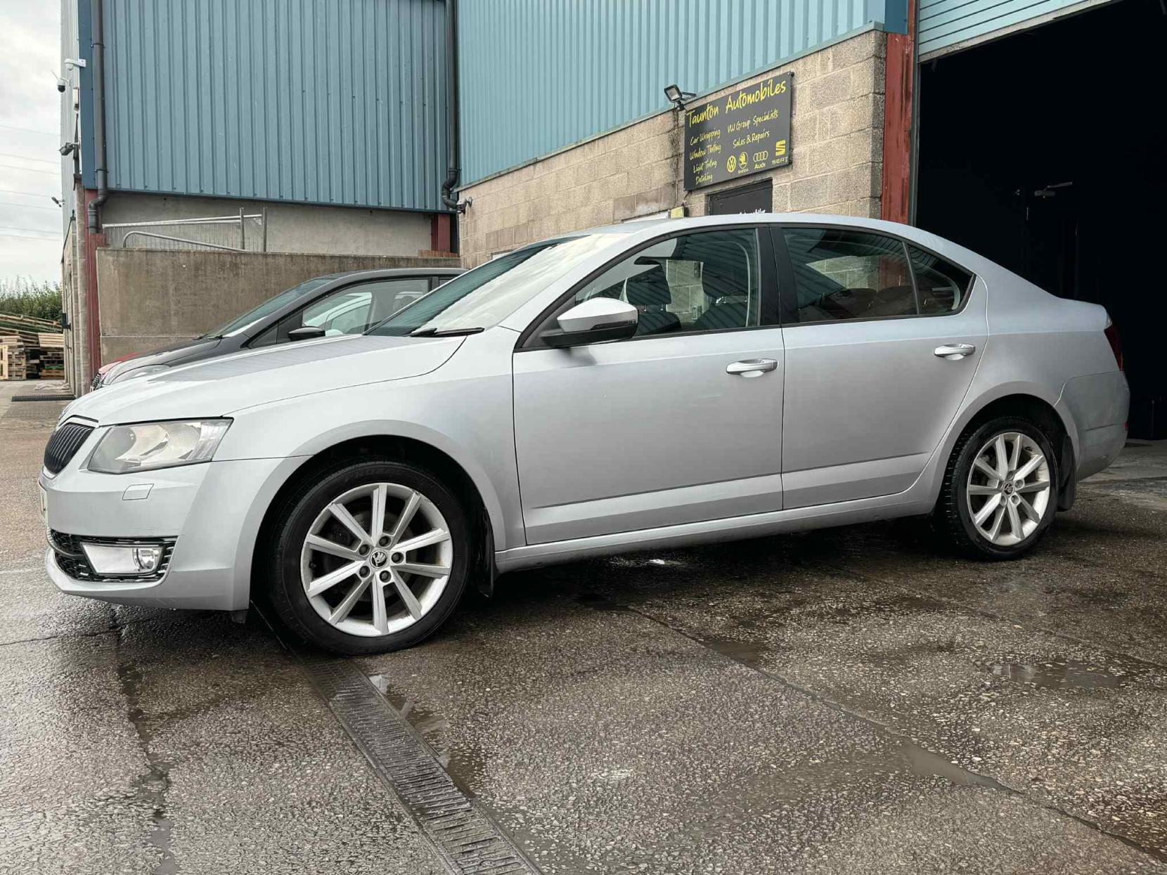 Skoda Octavia 1.4 TSI Elegance Hatchback 5dr Petrol Manual Euro 5 (s/s) (140 ps)