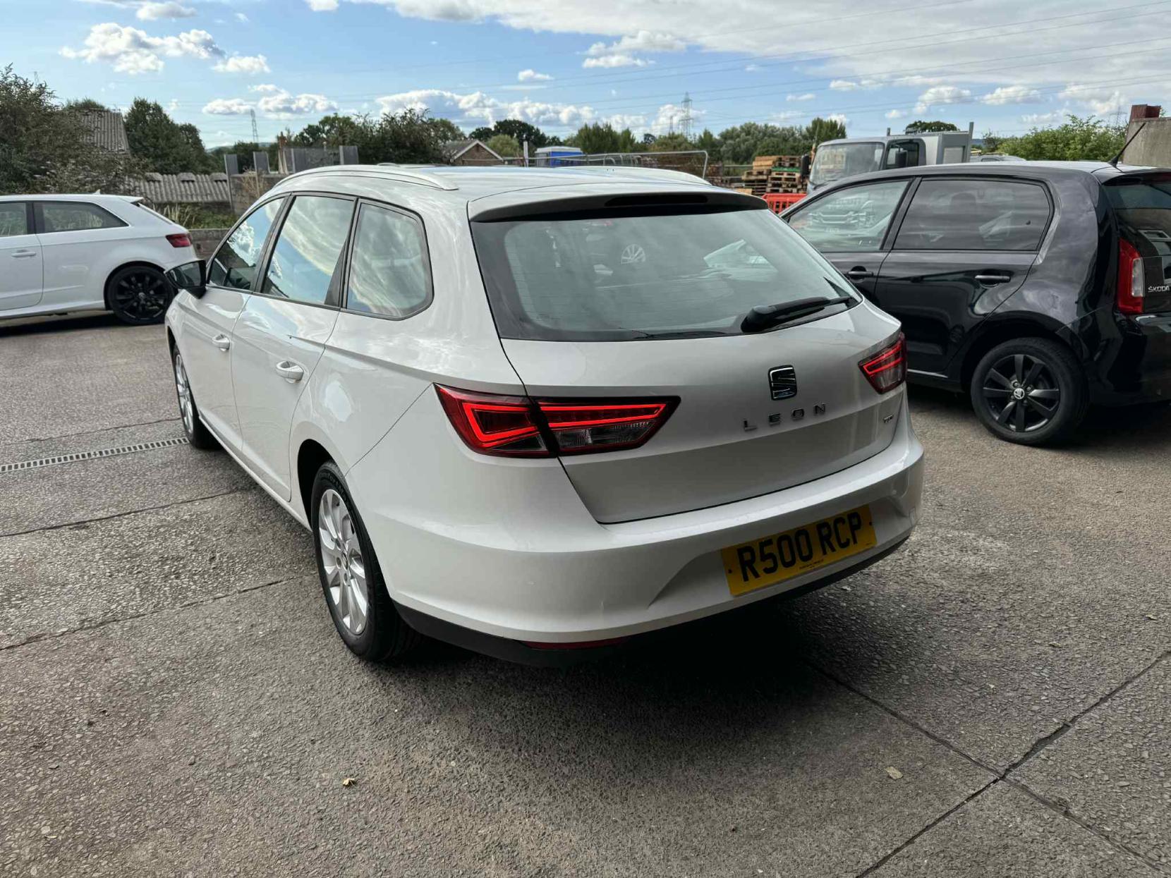 SEAT Leon 1.6 TDI CR SE Sport Tourer 5dr Diesel Manual Euro 5 (s/s) (105 ps)