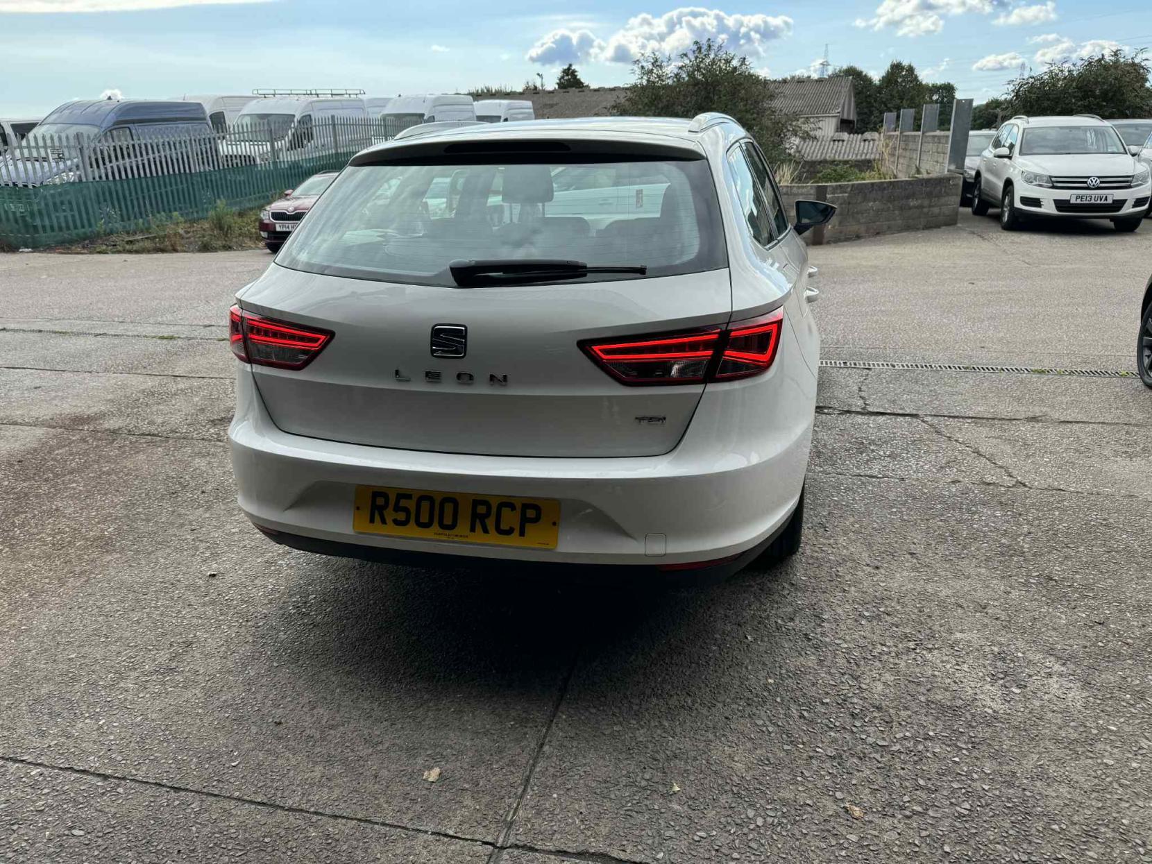 SEAT Leon 1.6 TDI CR SE Sport Tourer 5dr Diesel Manual Euro 5 (s/s) (105 ps)