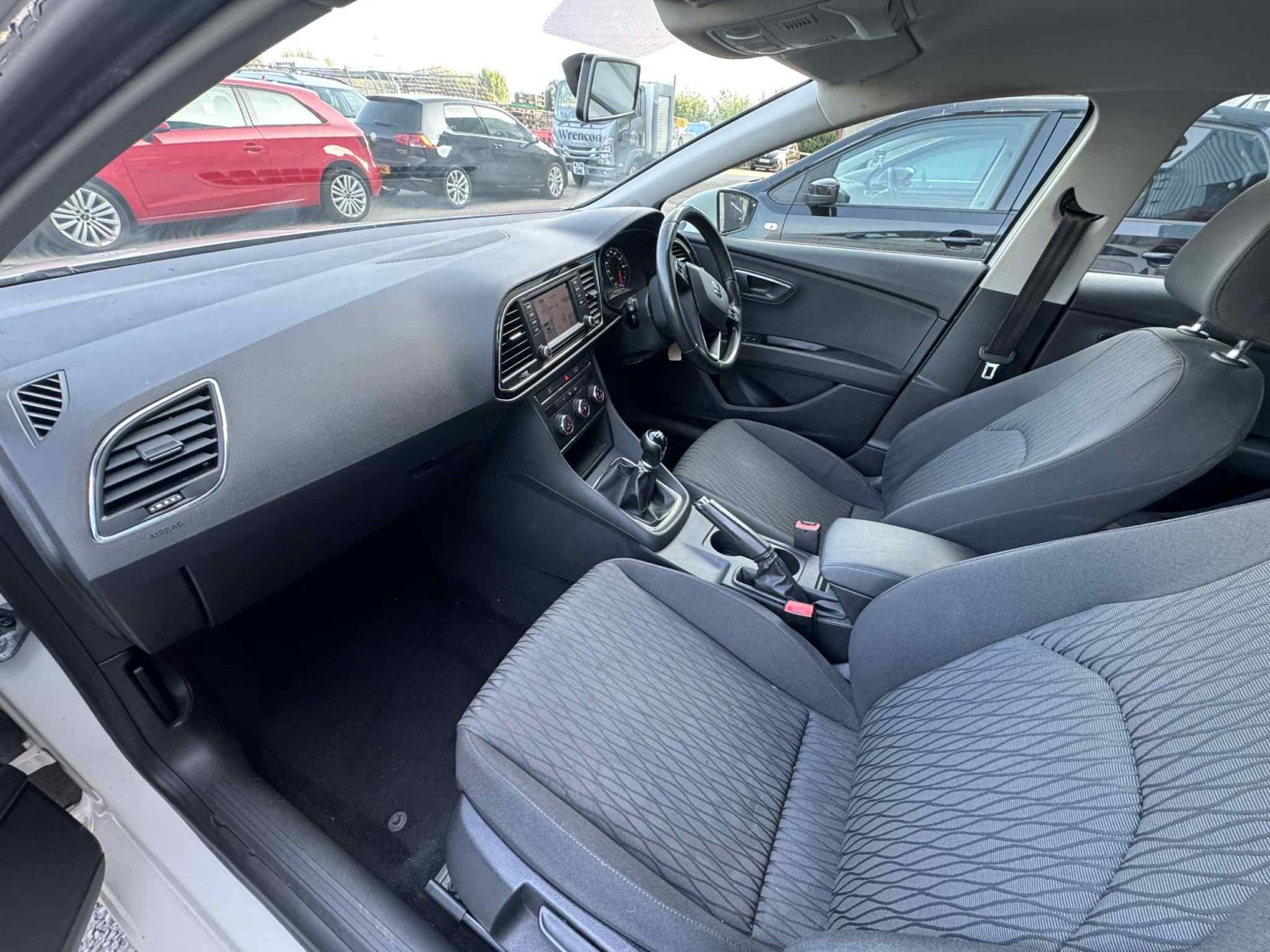 SEAT Leon 1.6 TDI CR SE Sport Tourer 5dr Diesel Manual Euro 5 (s/s) (105 ps)
