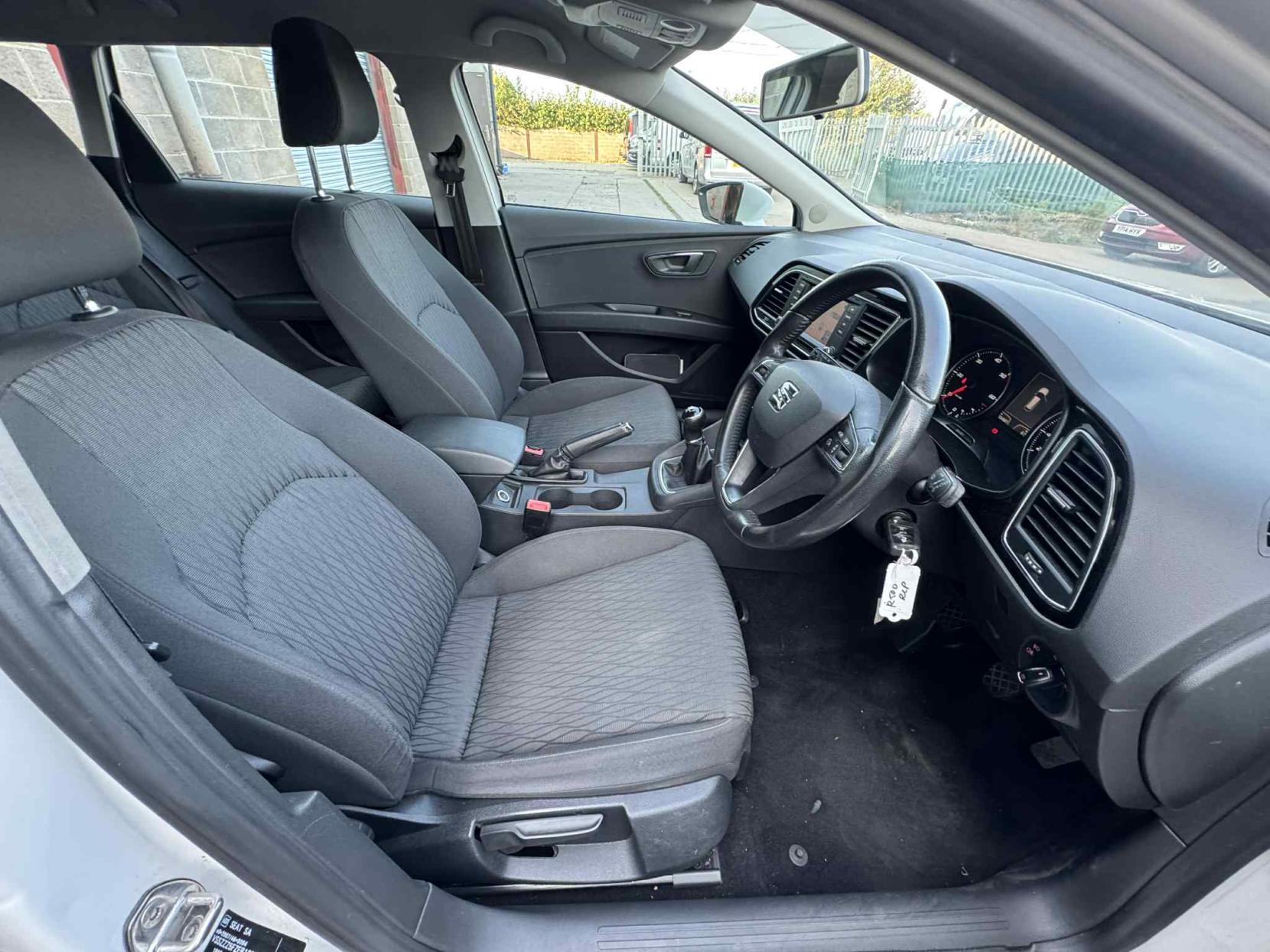 SEAT Leon 1.6 TDI CR SE Sport Tourer 5dr Diesel Manual Euro 5 (s/s) (105 ps)