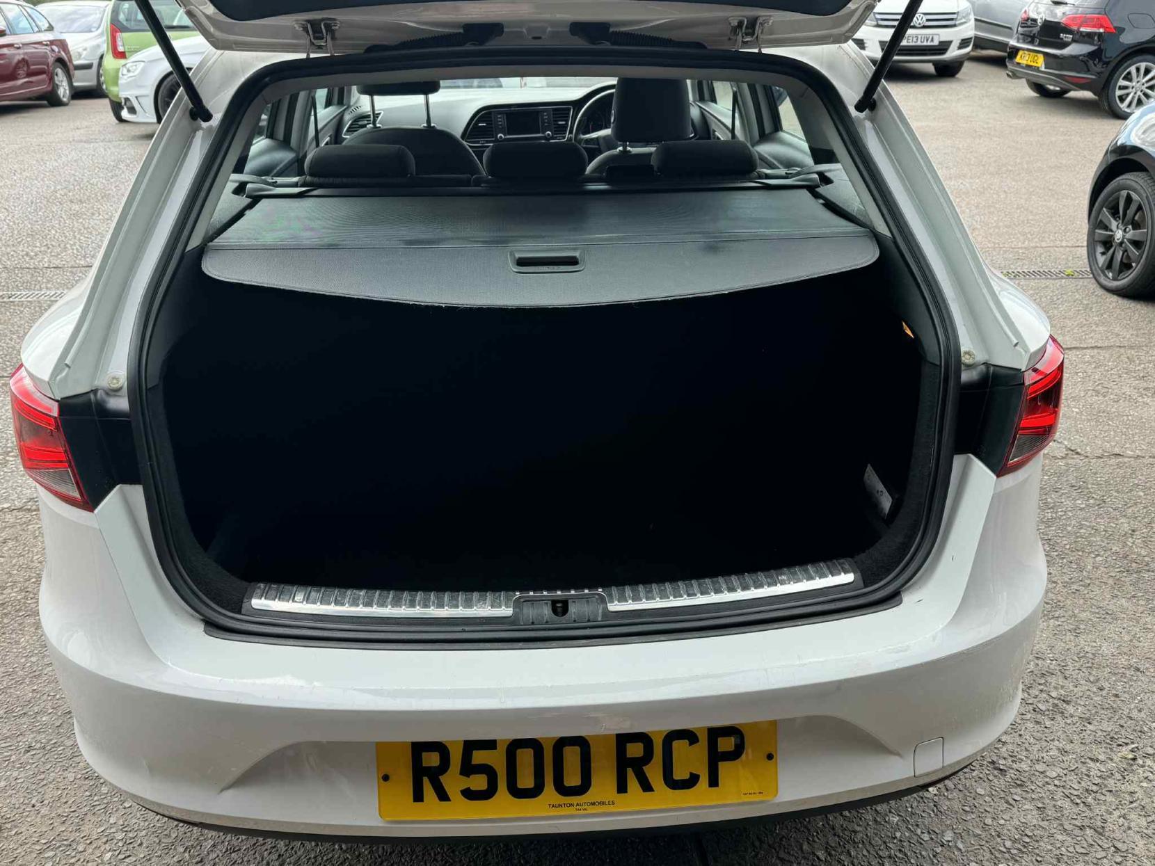 SEAT Leon 1.6 TDI CR SE Sport Tourer 5dr Diesel Manual Euro 5 (s/s) (105 ps)