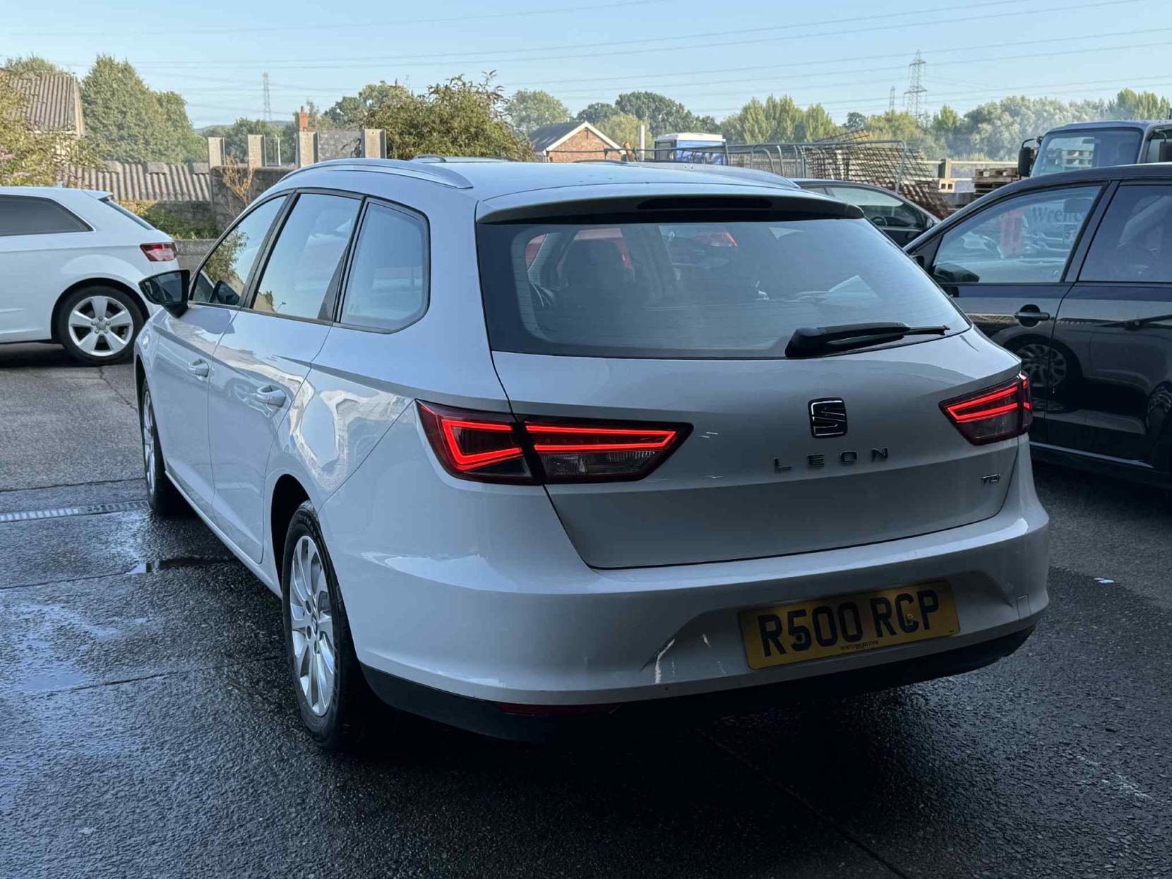 SEAT Leon 1.6 TDI CR SE Sport Tourer 5dr Diesel Manual Euro 5 (s/s) (105 ps)