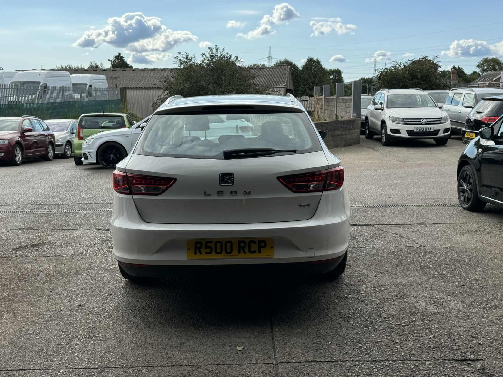 SEAT Leon 1.6 TDI CR SE Sport Tourer 5dr Diesel Manual Euro 5 (s/s) (105 ps)