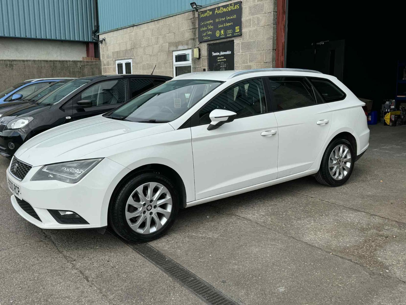 SEAT Leon 1.6 TDI CR SE Sport Tourer 5dr Diesel Manual Euro 5 (s/s) (105 ps)