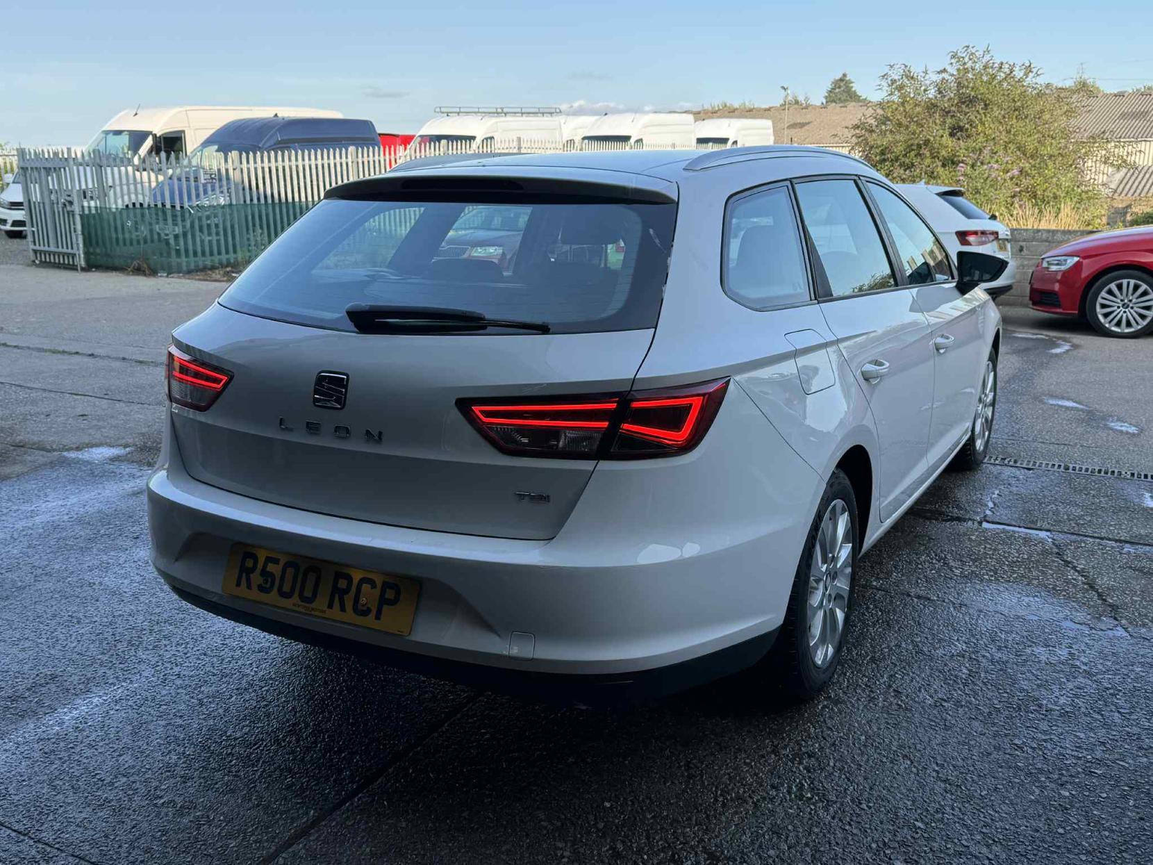 SEAT Leon 1.6 TDI CR SE Sport Tourer 5dr Diesel Manual Euro 5 (s/s) (105 ps)