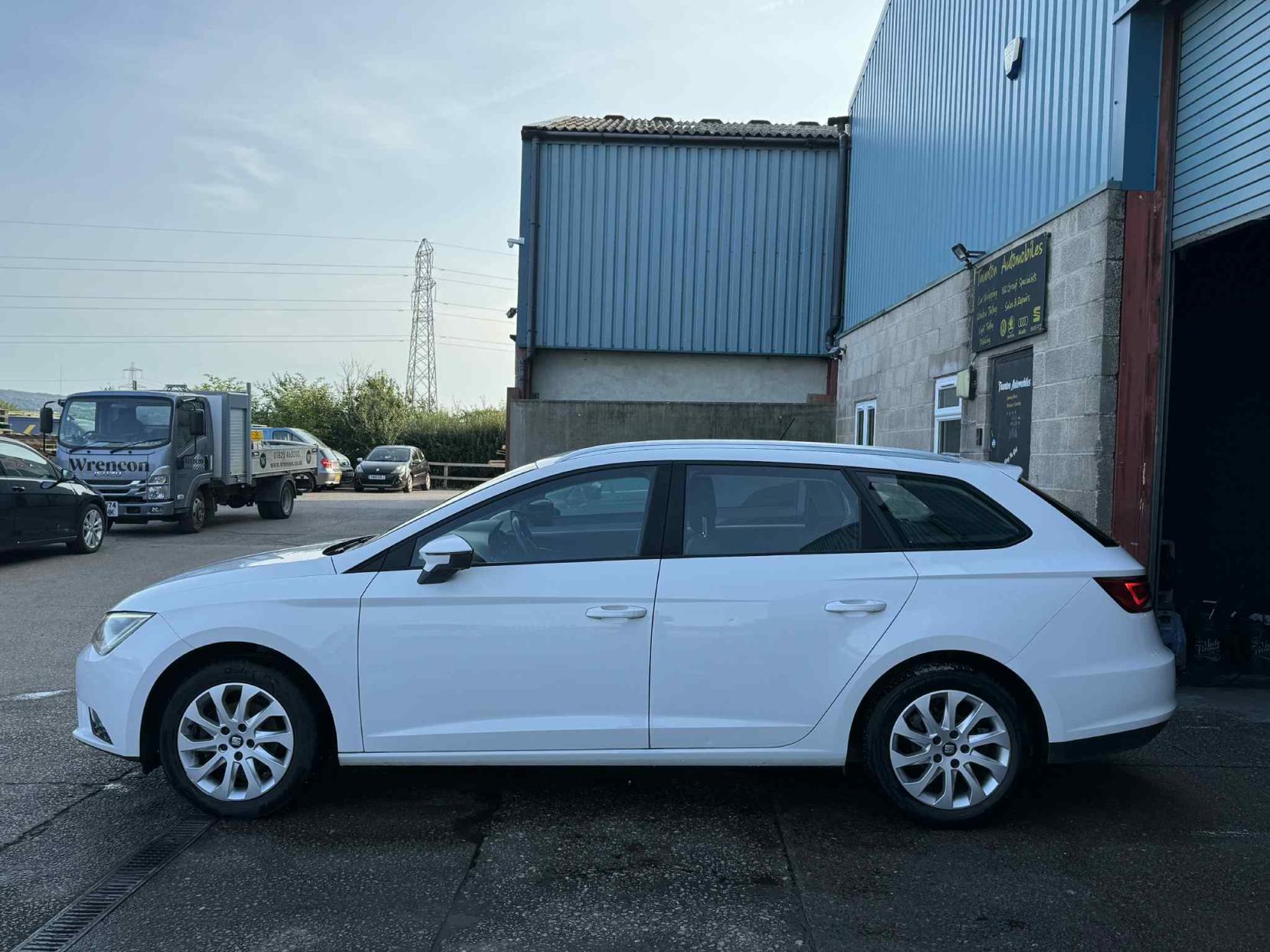SEAT Leon 1.6 TDI CR SE Sport Tourer 5dr Diesel Manual Euro 5 (s/s) (105 ps)