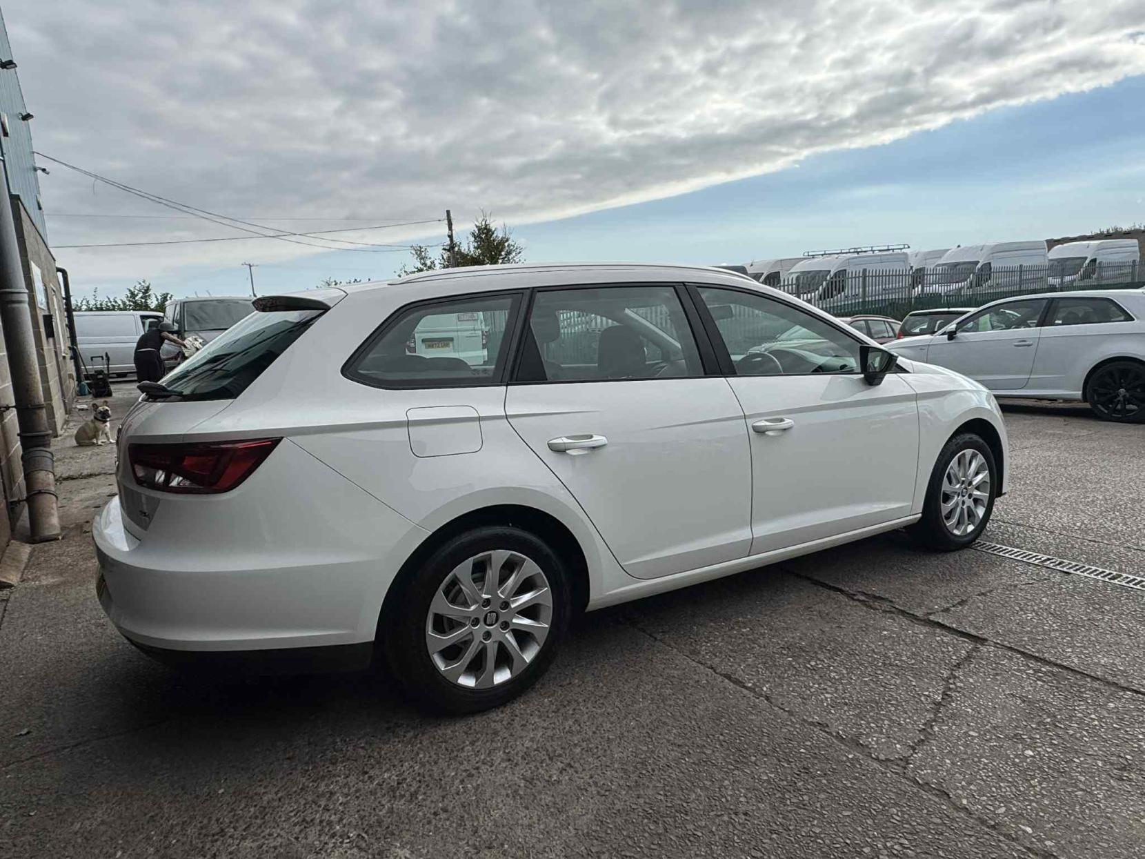 SEAT Leon 1.6 TDI CR SE Sport Tourer 5dr Diesel Manual Euro 5 (s/s) (105 ps)