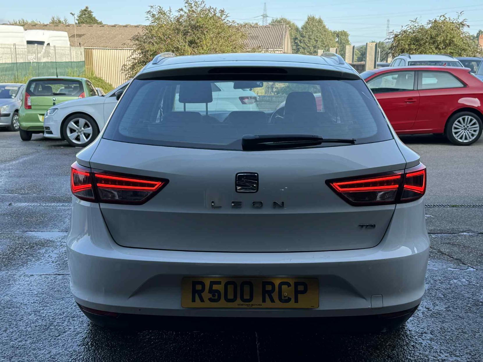 SEAT Leon 1.6 TDI CR SE Sport Tourer 5dr Diesel Manual Euro 5 (s/s) (105 ps)