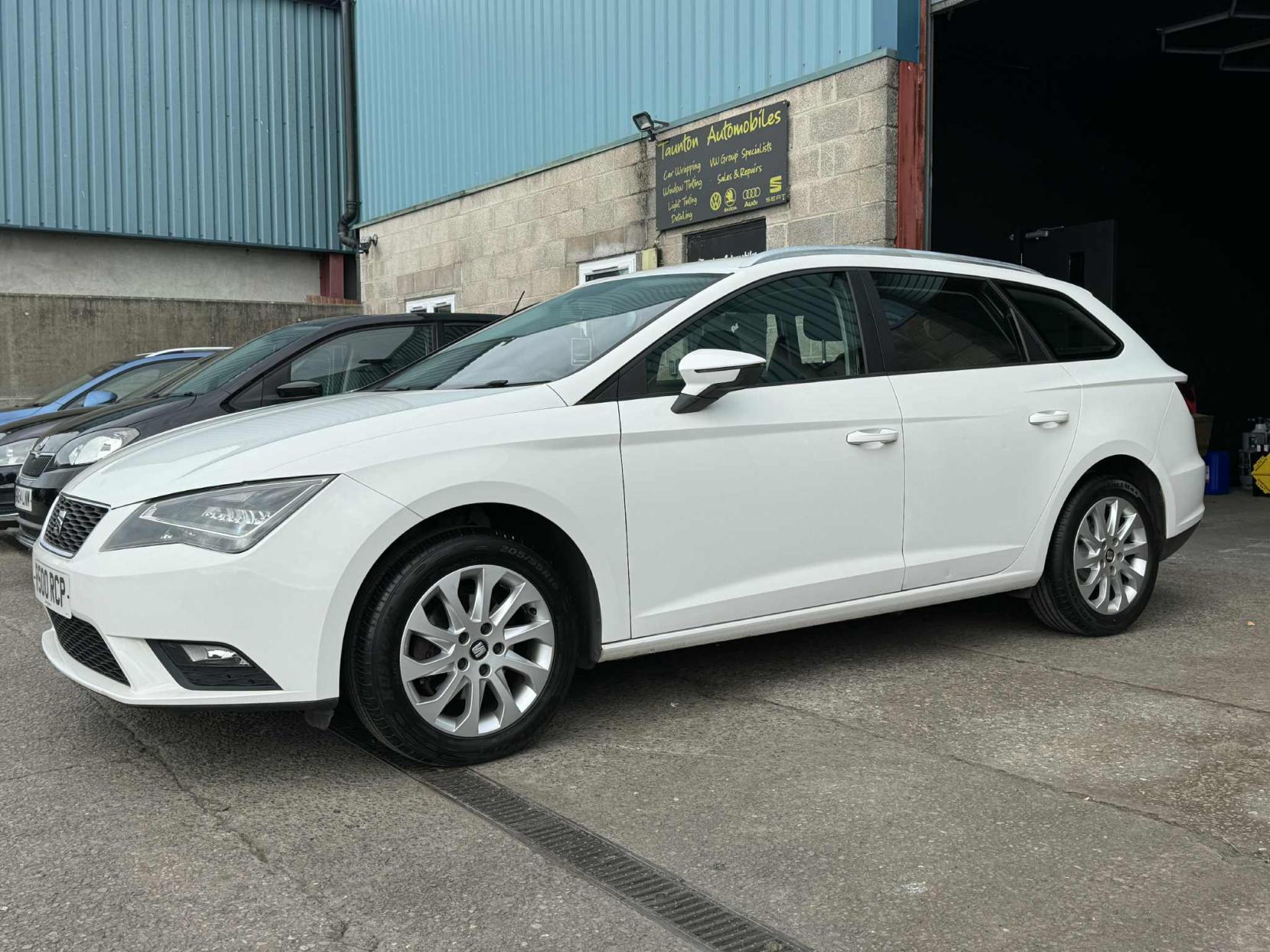 SEAT Leon 1.6 TDI CR SE Sport Tourer 5dr Diesel Manual Euro 5 (s/s) (105 ps)