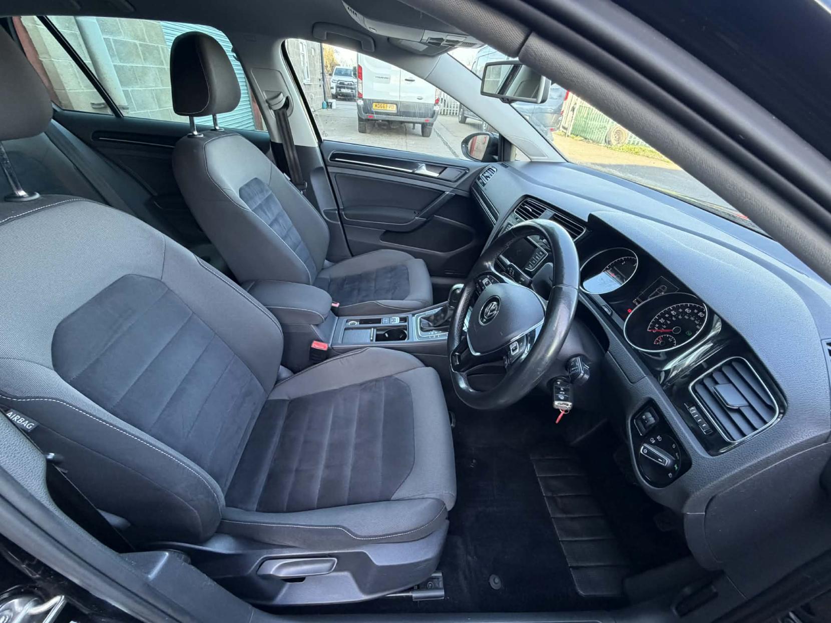 Volkswagen Golf 2.0 TDI BlueMotion Tech GT Hatchback 5dr Diesel DSG Euro 5 (s/s) (150 ps)