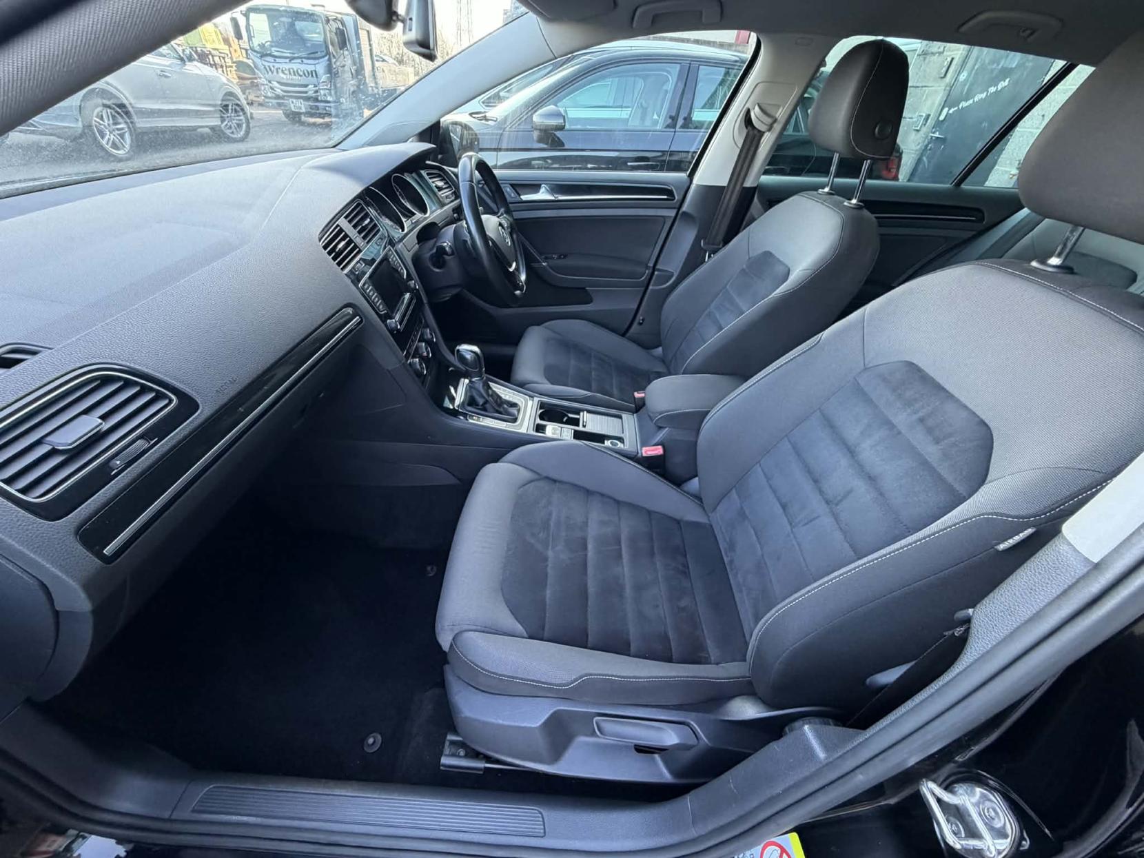 Volkswagen Golf 2.0 TDI BlueMotion Tech GT Hatchback 5dr Diesel DSG Euro 5 (s/s) (150 ps)