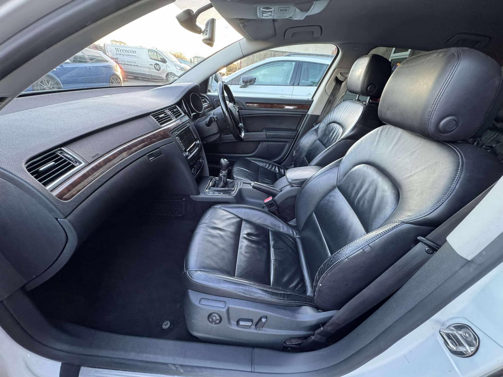 Skoda Superb 2.0 TDI Elegance Estate 5dr Diesel Manual Euro 5 (s/s) (170 ps)