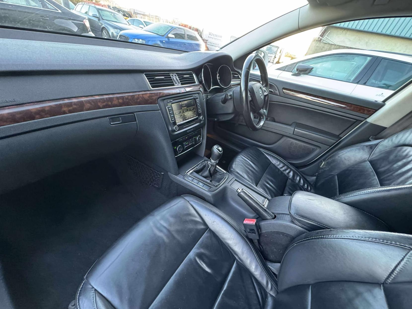 Skoda Superb 2.0 TDI Elegance Estate 5dr Diesel Manual Euro 5 (s/s) (170 ps)