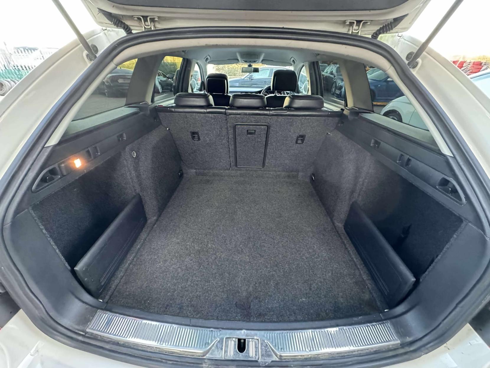 Skoda Superb 2.0 TDI Elegance Estate 5dr Diesel Manual Euro 5 (s/s) (170 ps)