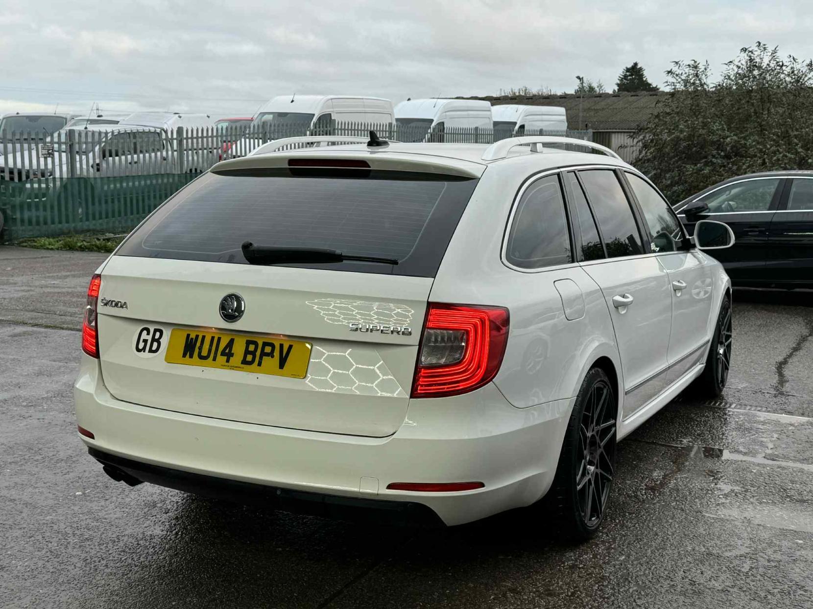 Skoda Superb 2.0 TDI Elegance Estate 5dr Diesel Manual Euro 5 (s/s) (170 ps)