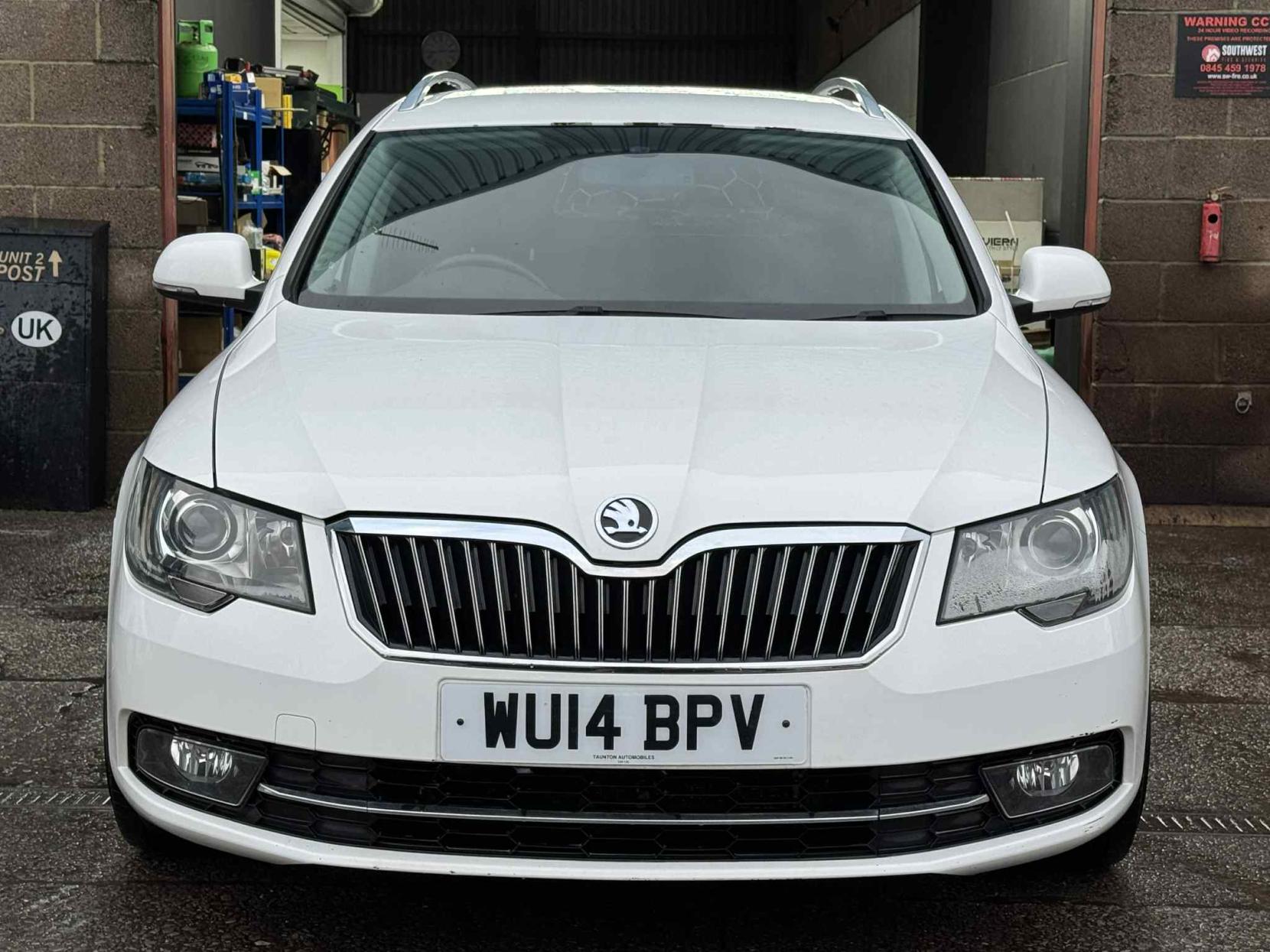 Skoda Superb 2.0 TDI Elegance Estate 5dr Diesel Manual Euro 5 (s/s) (170 ps)