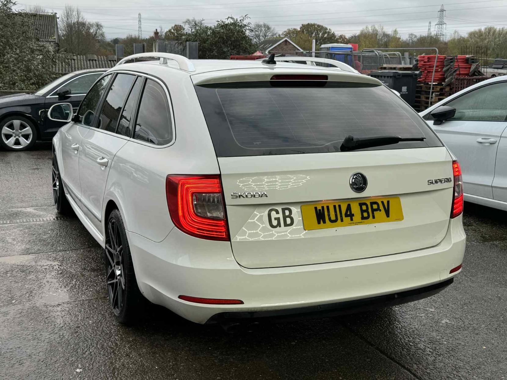 Skoda Superb 2.0 TDI Elegance Estate 5dr Diesel Manual Euro 5 (s/s) (170 ps)