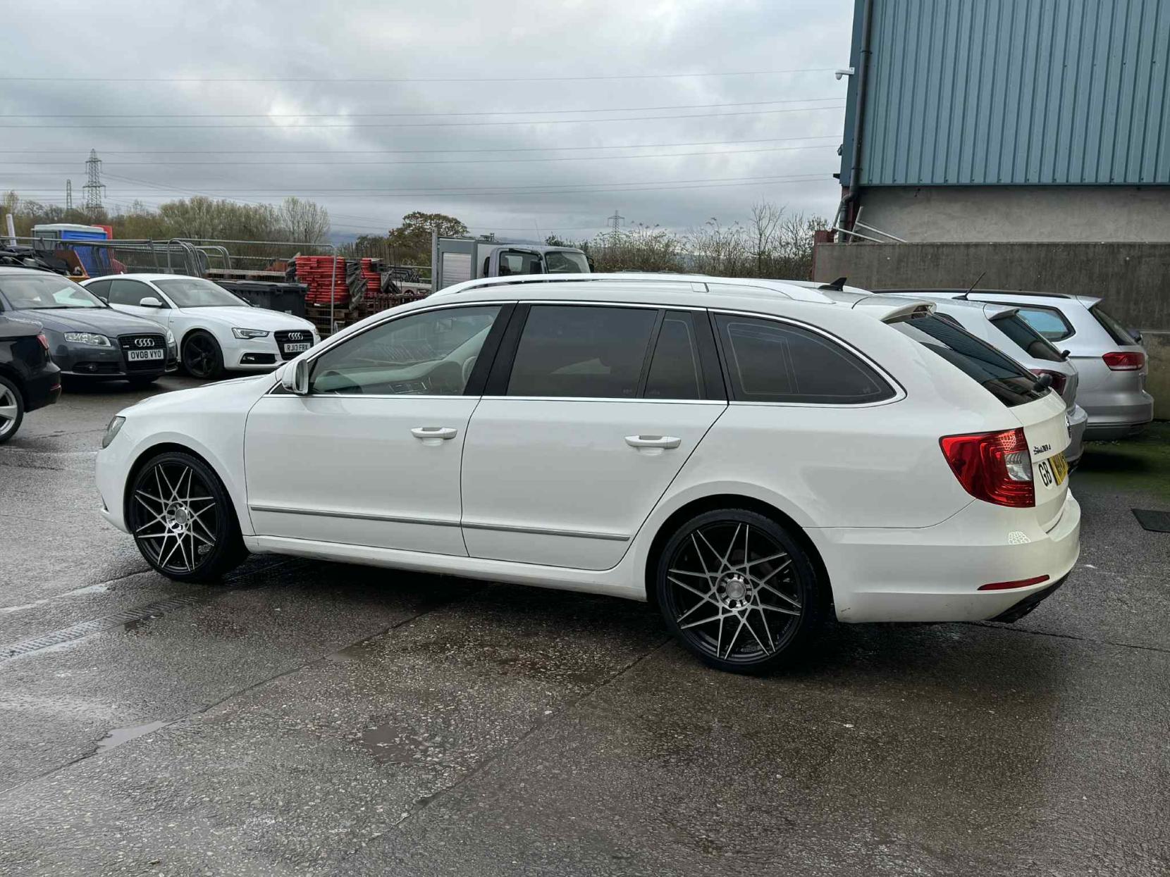 Skoda Superb 2.0 TDI Elegance Estate 5dr Diesel Manual Euro 5 (s/s) (170 ps)