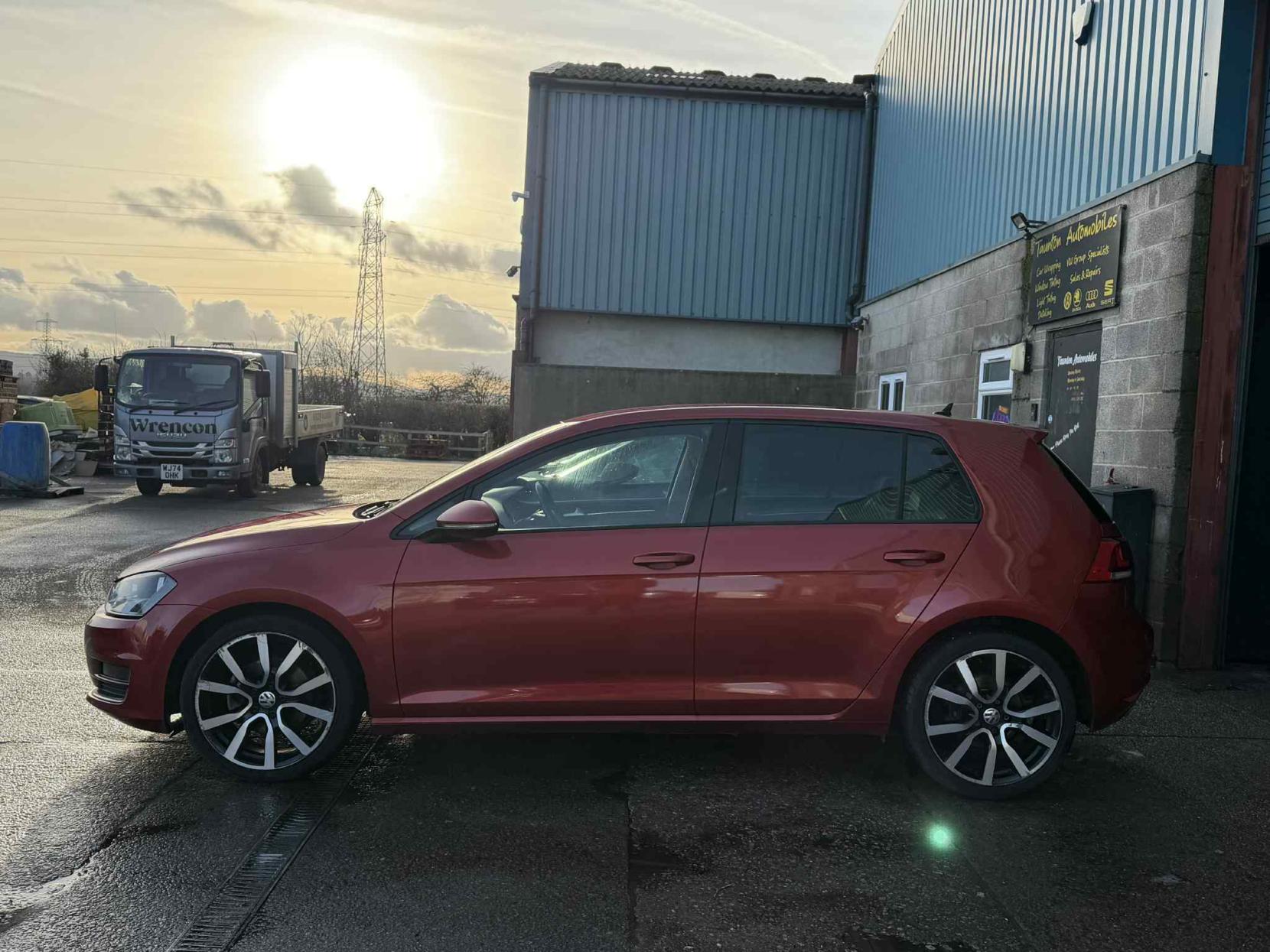 Volkswagen Golf 2.0 TDI BlueMotion Tech GT Hatchback 5dr Diesel Manual Euro 5 (s/s) (150 ps)