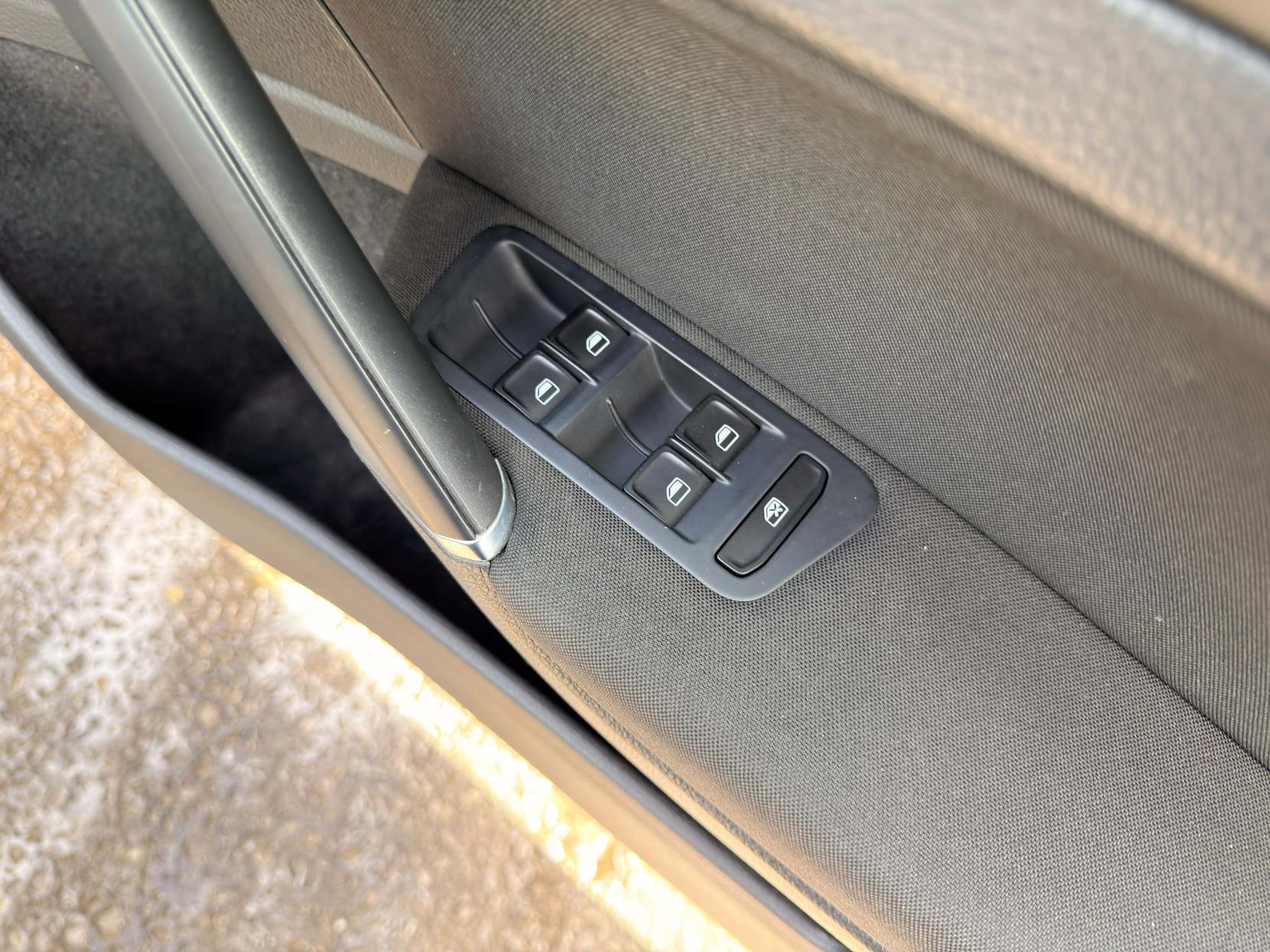 Volkswagen Golf 2.0 TDI BlueMotion Tech SE Hatchback 5dr Diesel Manual Euro 5 (s/s) (150 ps)