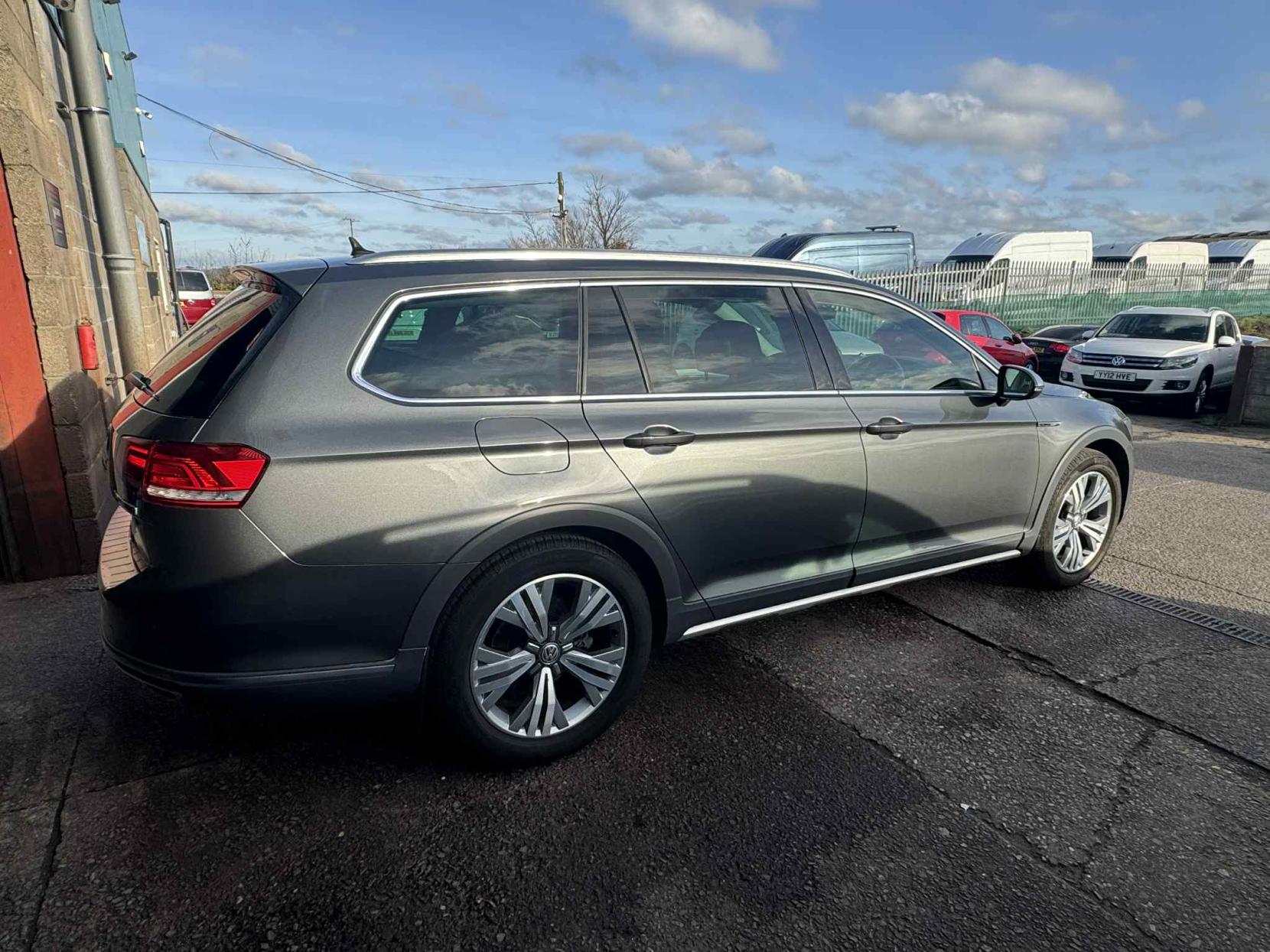 Volkswagen Passat 2.0 TDI BlueMotion Tech Alltrack Estate 5dr Diesel DSG 4Motion Euro 6 (s/s) (190 ps)