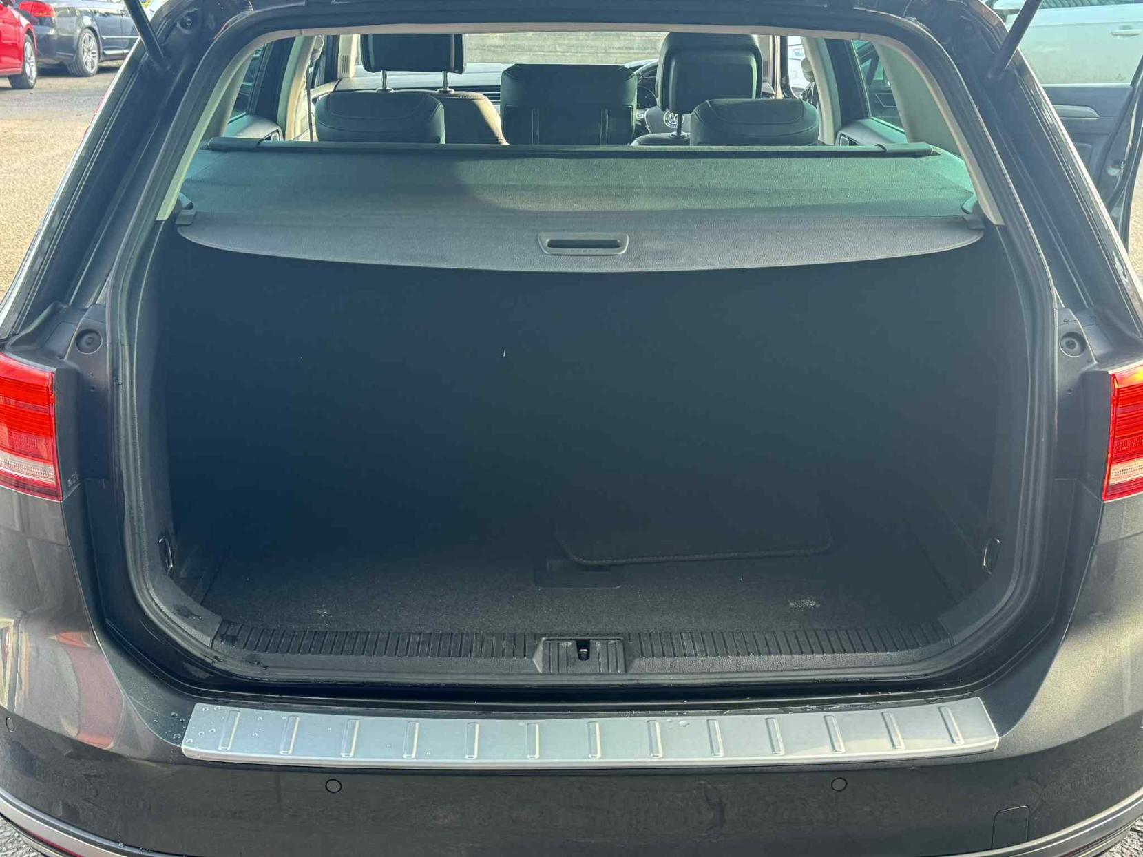 Volkswagen Passat 2.0 TDI BlueMotion Tech Alltrack Estate 5dr Diesel DSG 4Motion Euro 6 (s/s) (190 ps)