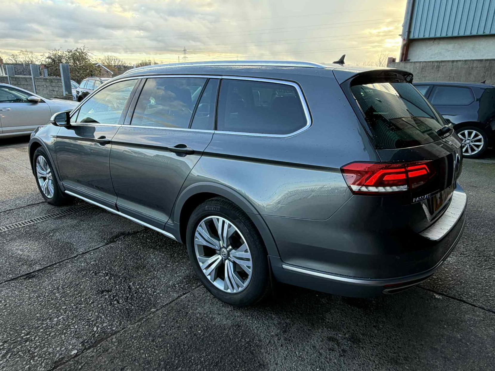 Volkswagen Passat 2.0 TDI BlueMotion Tech Alltrack Estate 5dr Diesel DSG 4Motion Euro 6 (s/s) (190 ps)