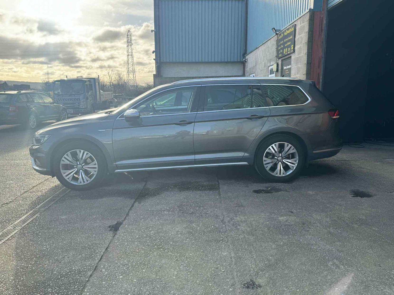 Volkswagen Passat 2.0 TDI BlueMotion Tech Alltrack Estate 5dr Diesel DSG 4Motion Euro 6 (s/s) (190 ps)