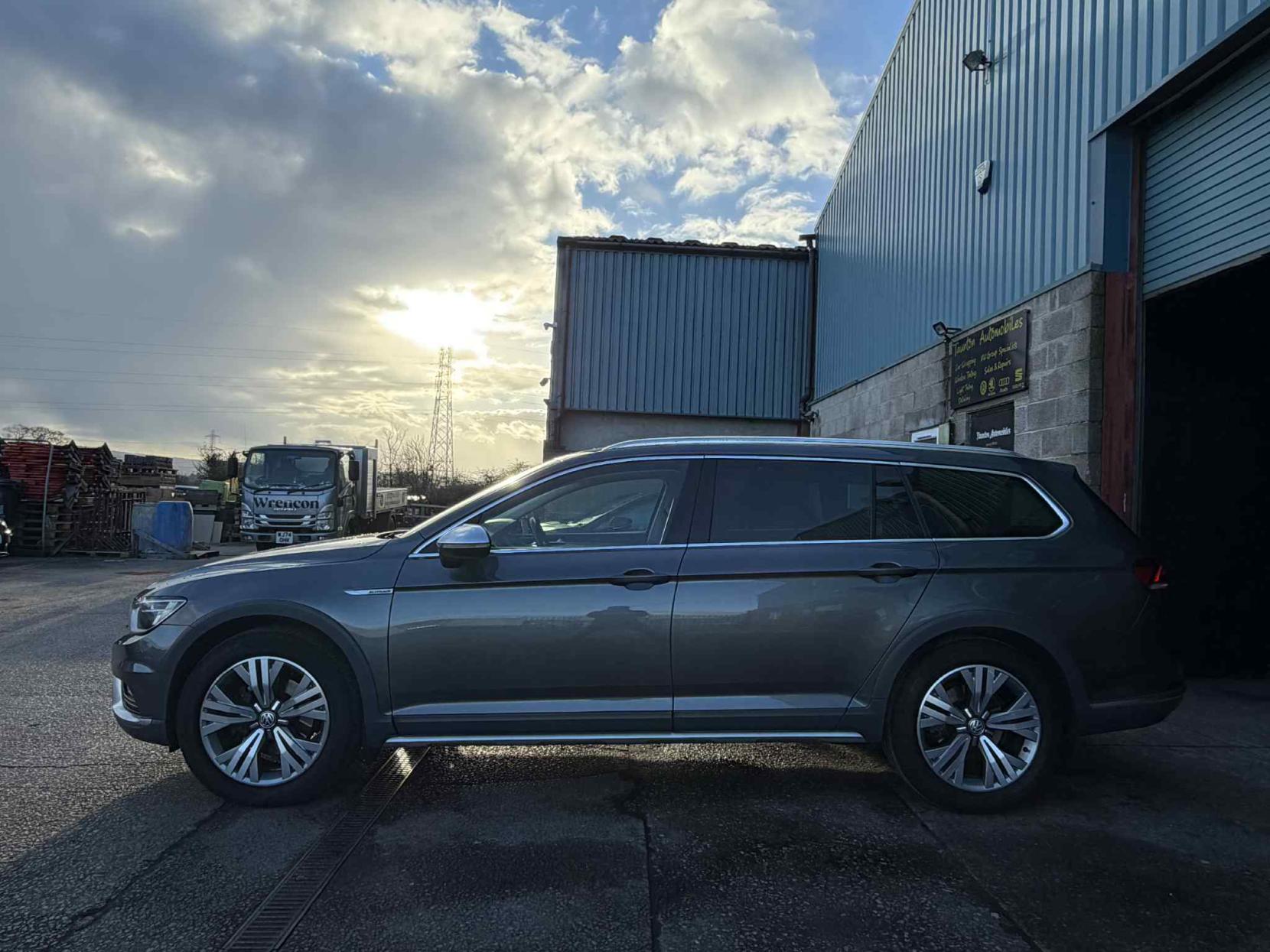 Volkswagen Passat 2.0 TDI BlueMotion Tech Alltrack Estate 5dr Diesel DSG 4Motion Euro 6 (s/s) (190 ps)