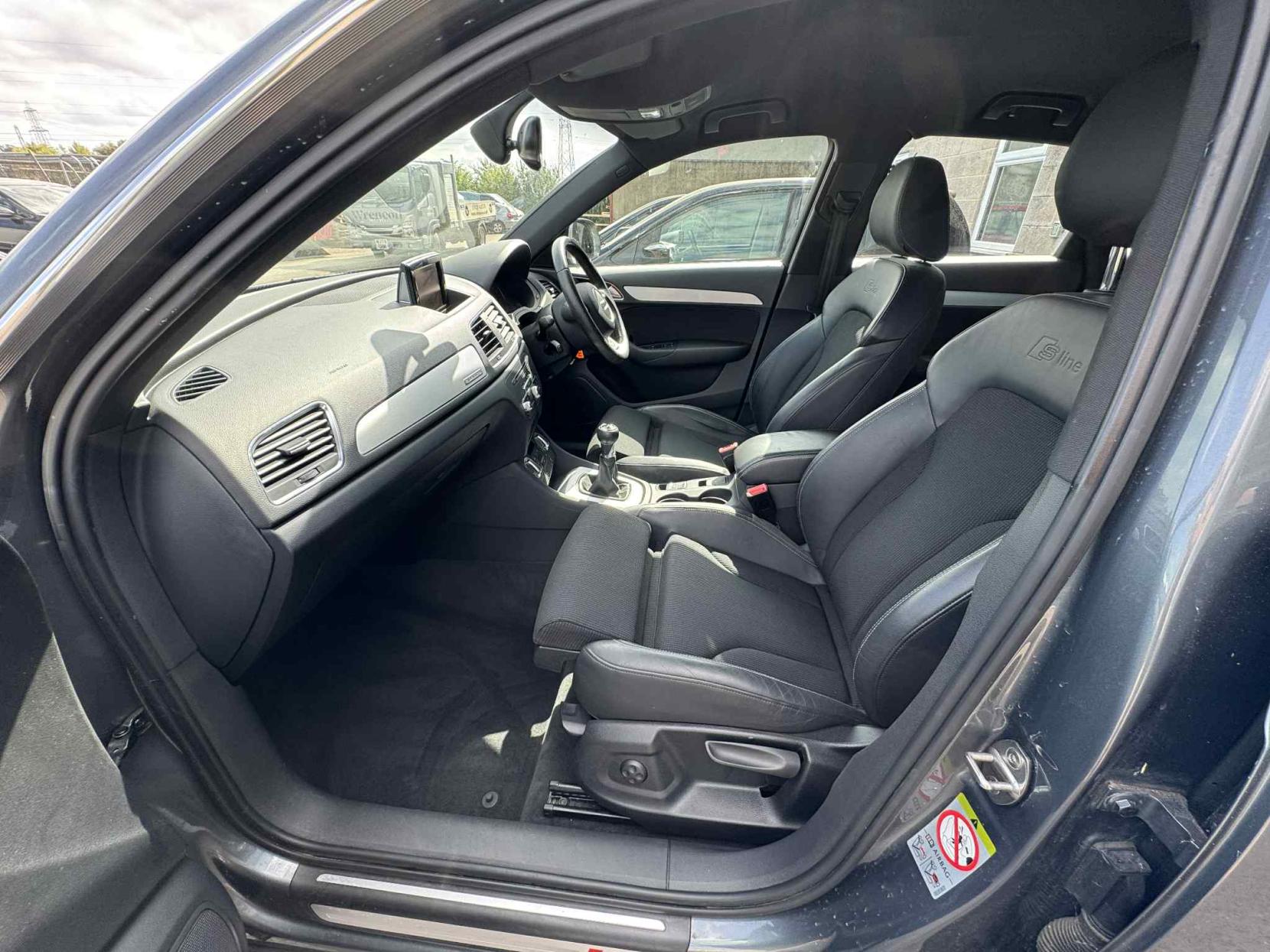 Audi Q3 2.0 TDI S line SUV 5dr Diesel Manual quattro Euro 5 (s/s) (140 ps)