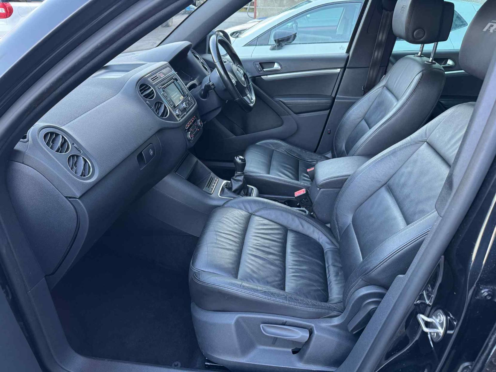 Volkswagen Tiguan 2.0 TDI BlueMotion Tech R-Line SUV 5dr Diesel Manual 4WD Euro 5 (s/s) (140 ps)