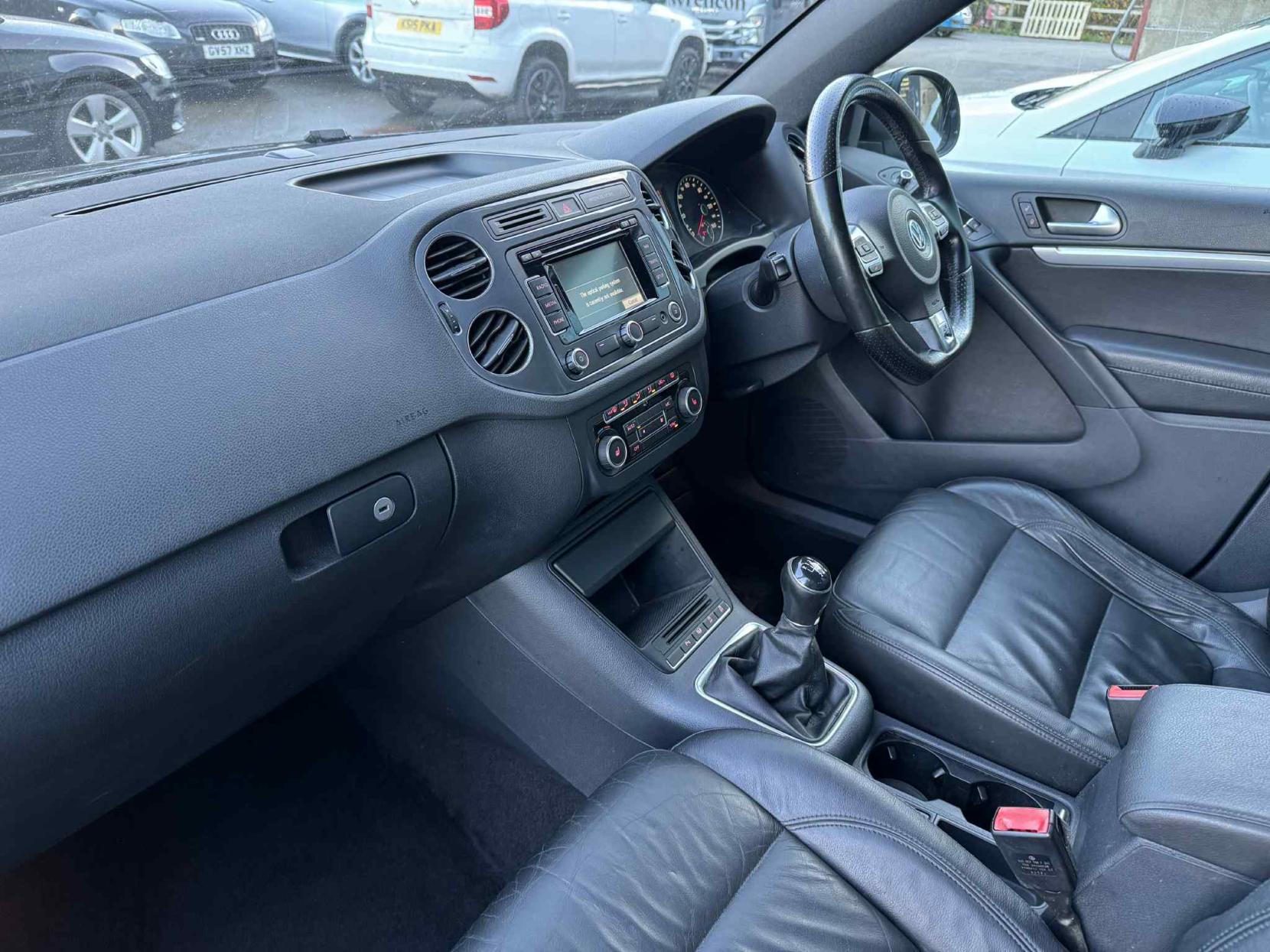 Volkswagen Tiguan 2.0 TDI BlueMotion Tech R-Line SUV 5dr Diesel Manual 4WD Euro 5 (s/s) (140 ps)