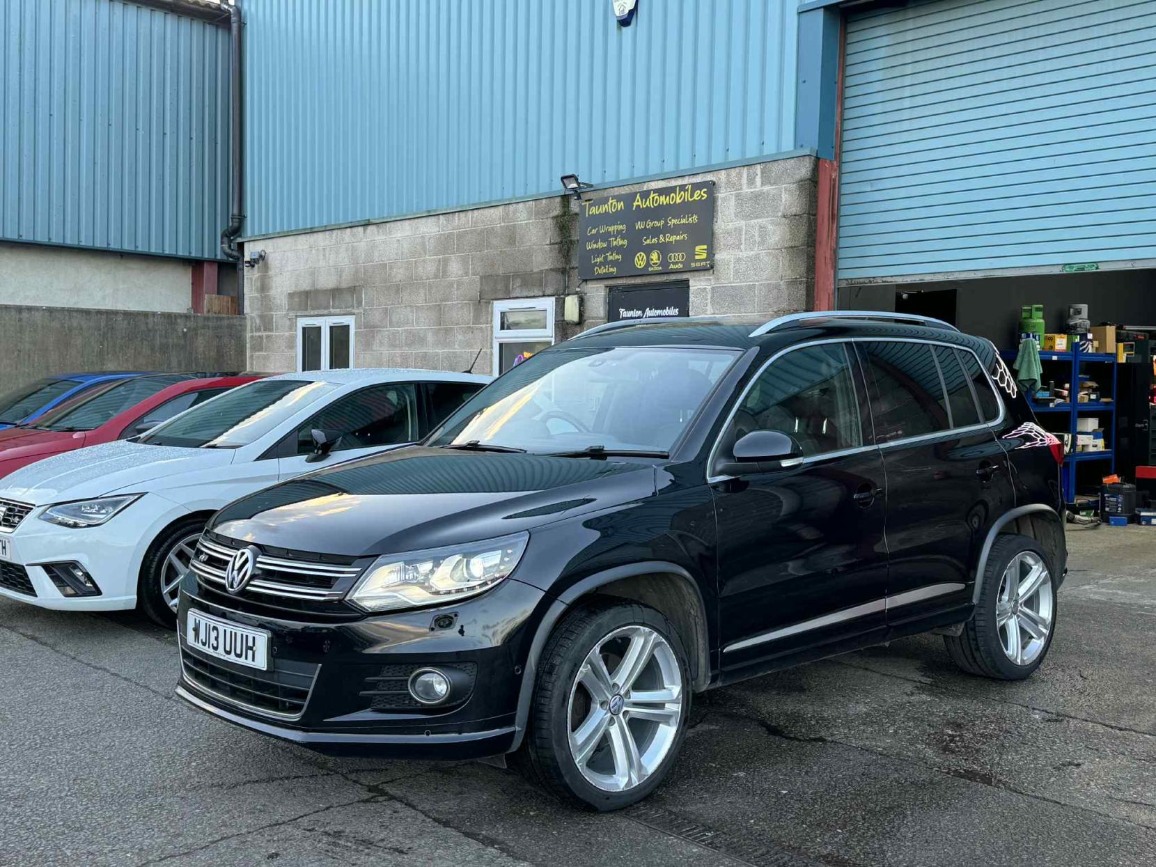 Volkswagen Tiguan 2.0 TDI BlueMotion Tech R-Line SUV 5dr Diesel Manual 4WD Euro 5 (s/s) (140 ps)