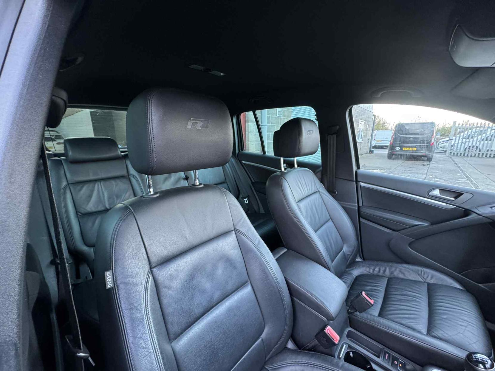 Volkswagen Tiguan 2.0 TDI BlueMotion Tech R-Line SUV 5dr Diesel Manual 4WD Euro 5 (s/s) (140 ps)