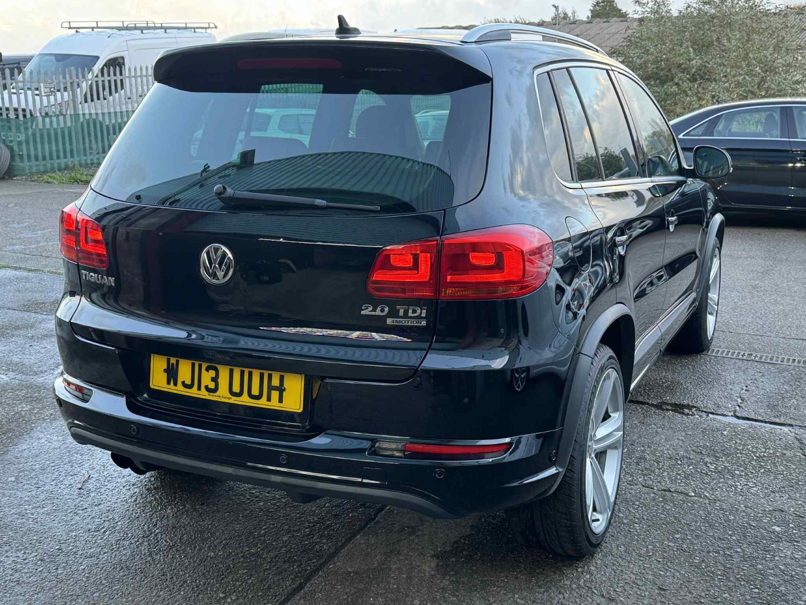 Volkswagen Tiguan 2.0 TDI BlueMotion Tech R-Line SUV 5dr Diesel Manual 4WD Euro 5 (s/s) (140 ps)