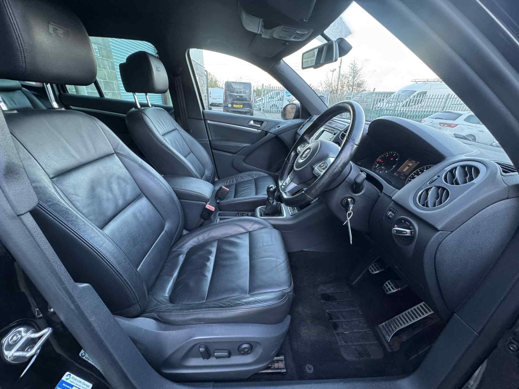 Volkswagen Tiguan 2.0 TDI BlueMotion Tech R-Line SUV 5dr Diesel Manual 4WD Euro 5 (s/s) (140 ps)