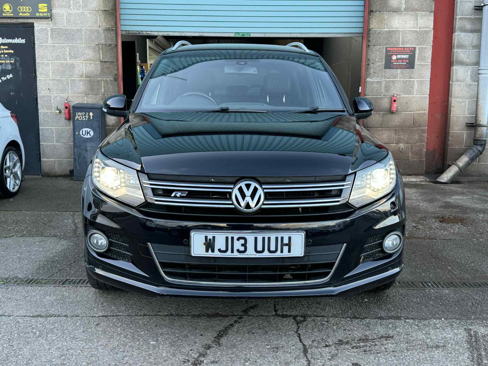 Volkswagen Tiguan 2.0 TDI BlueMotion Tech R-Line SUV 5dr Diesel Manual 4WD Euro 5 (s/s) (140 ps)