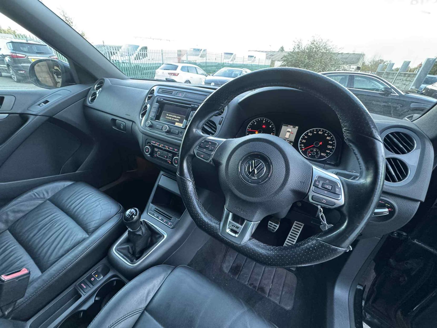 Volkswagen Tiguan 2.0 TDI BlueMotion Tech R-Line SUV 5dr Diesel Manual 4WD Euro 5 (s/s) (140 ps)