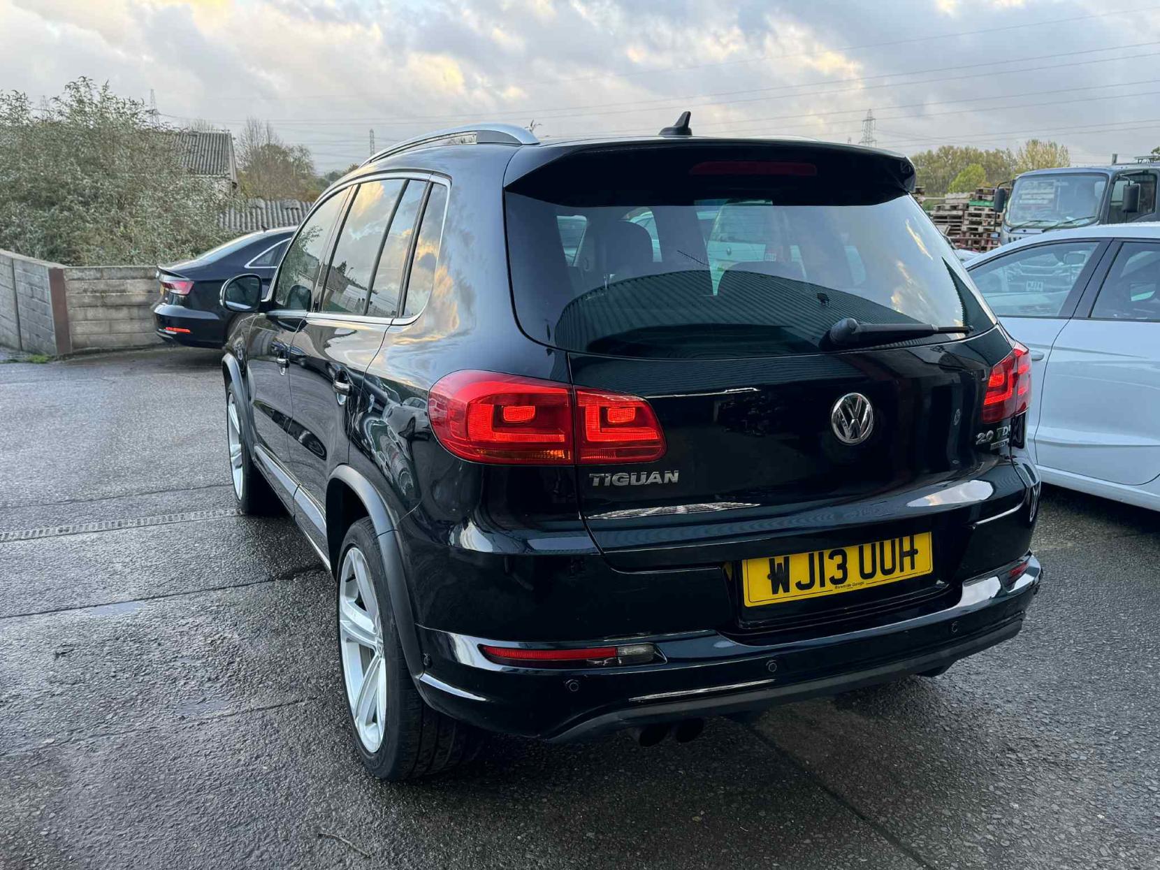 Volkswagen Tiguan 2.0 TDI BlueMotion Tech R-Line SUV 5dr Diesel Manual 4WD Euro 5 (s/s) (140 ps)