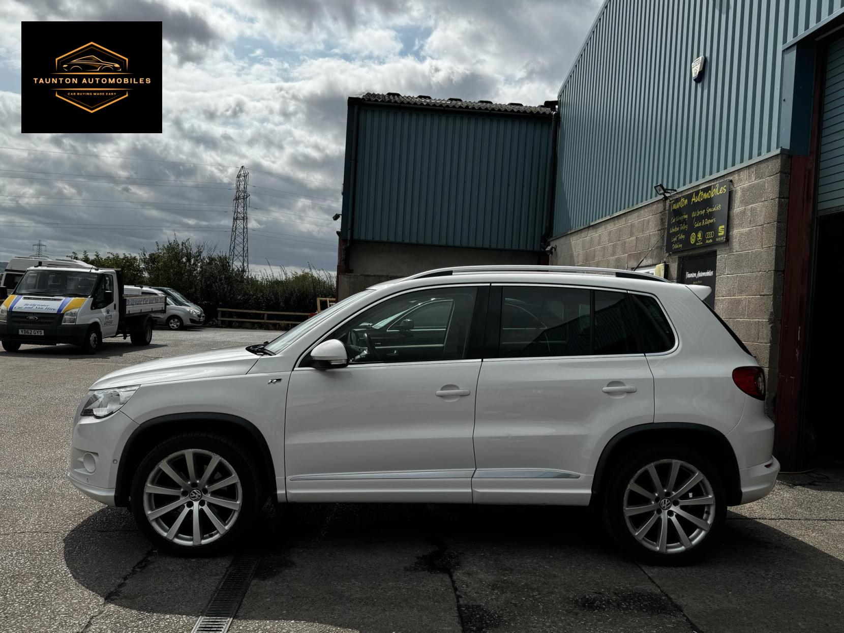 Volkswagen Tiguan 2.0 TDI R-Line SUV 5dr Diesel Manual 4WD Euro 5 (140 ps)