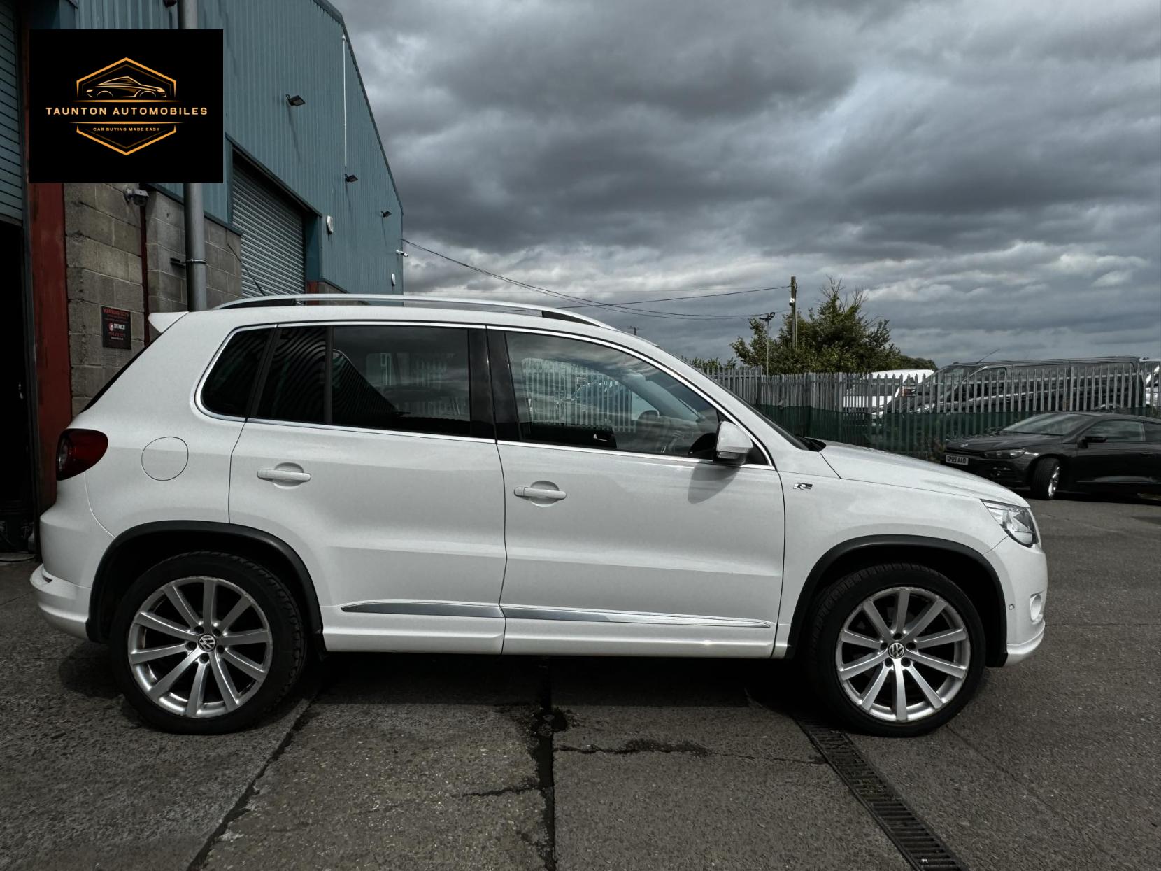 Volkswagen Tiguan 2.0 TDI R-Line SUV 5dr Diesel Manual 4WD Euro 5 (140 ps)