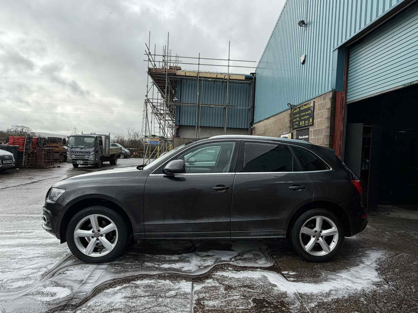 Audi Q5 2.0 TDI S line SUV 5dr Diesel Manual quattro Euro 5 (s/s) (143 ps)